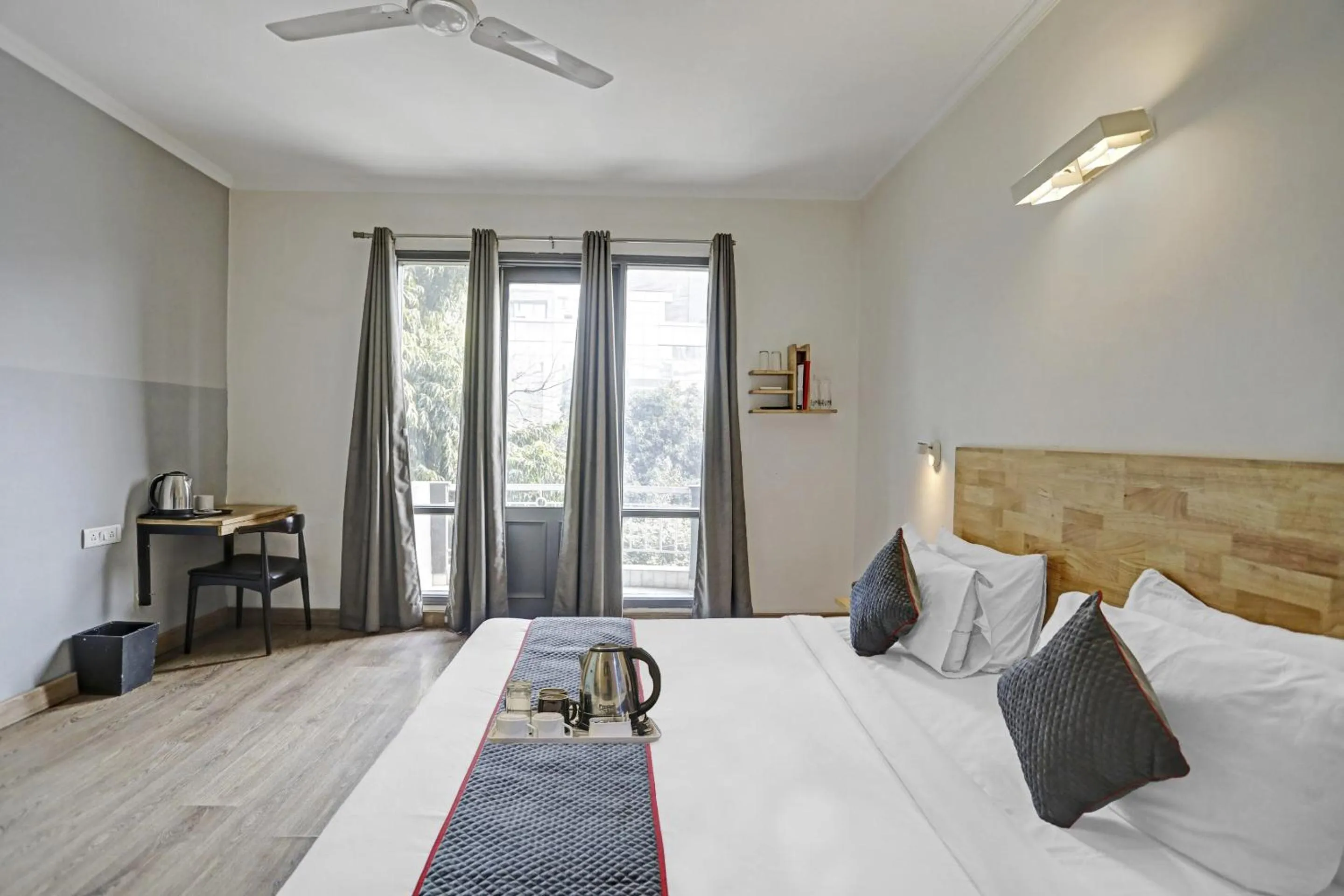 Bedroom, Bed in Super Townhouse Crystal Leaf