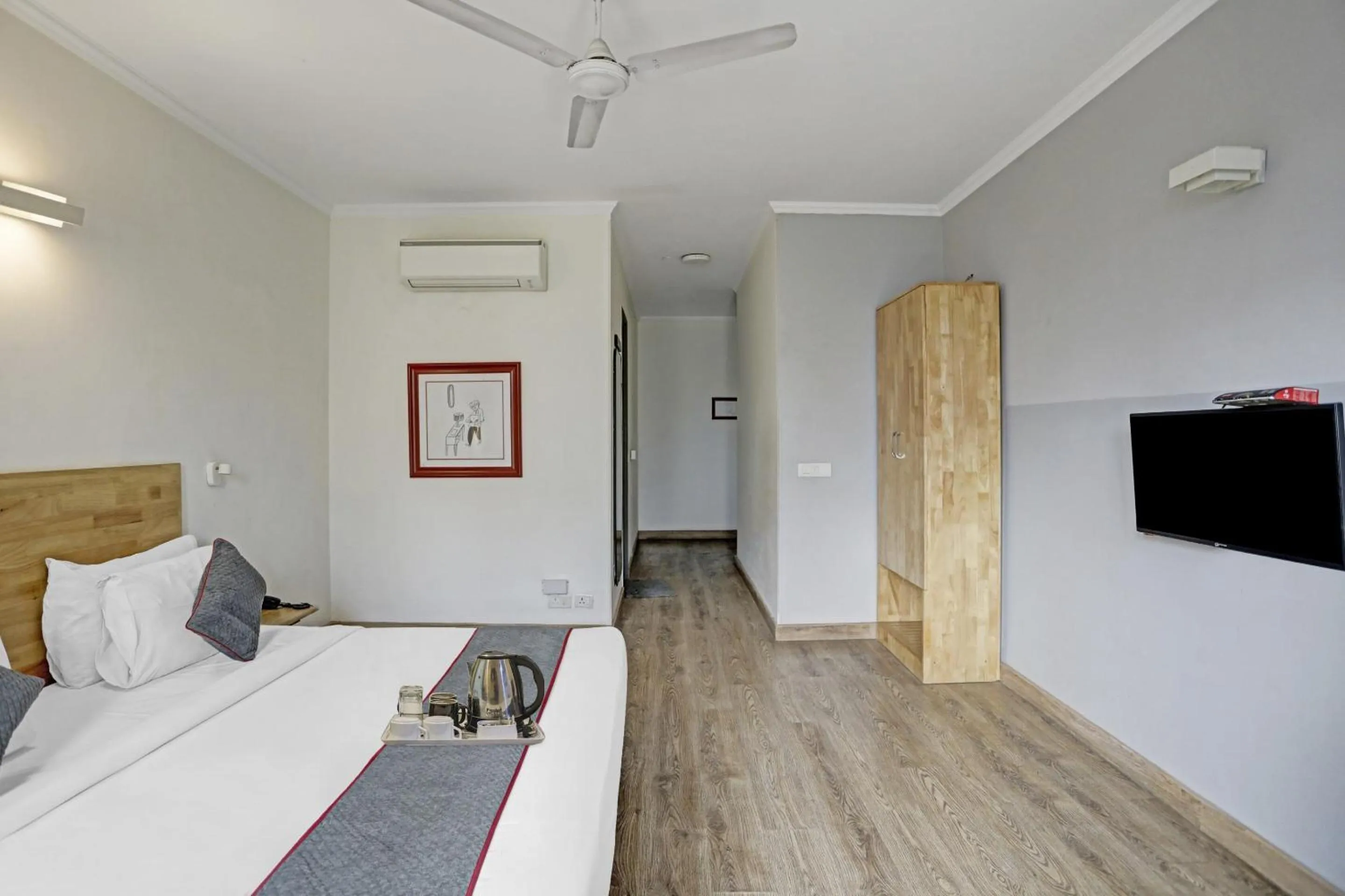 Bedroom, Bed in Super Townhouse Crystal Leaf