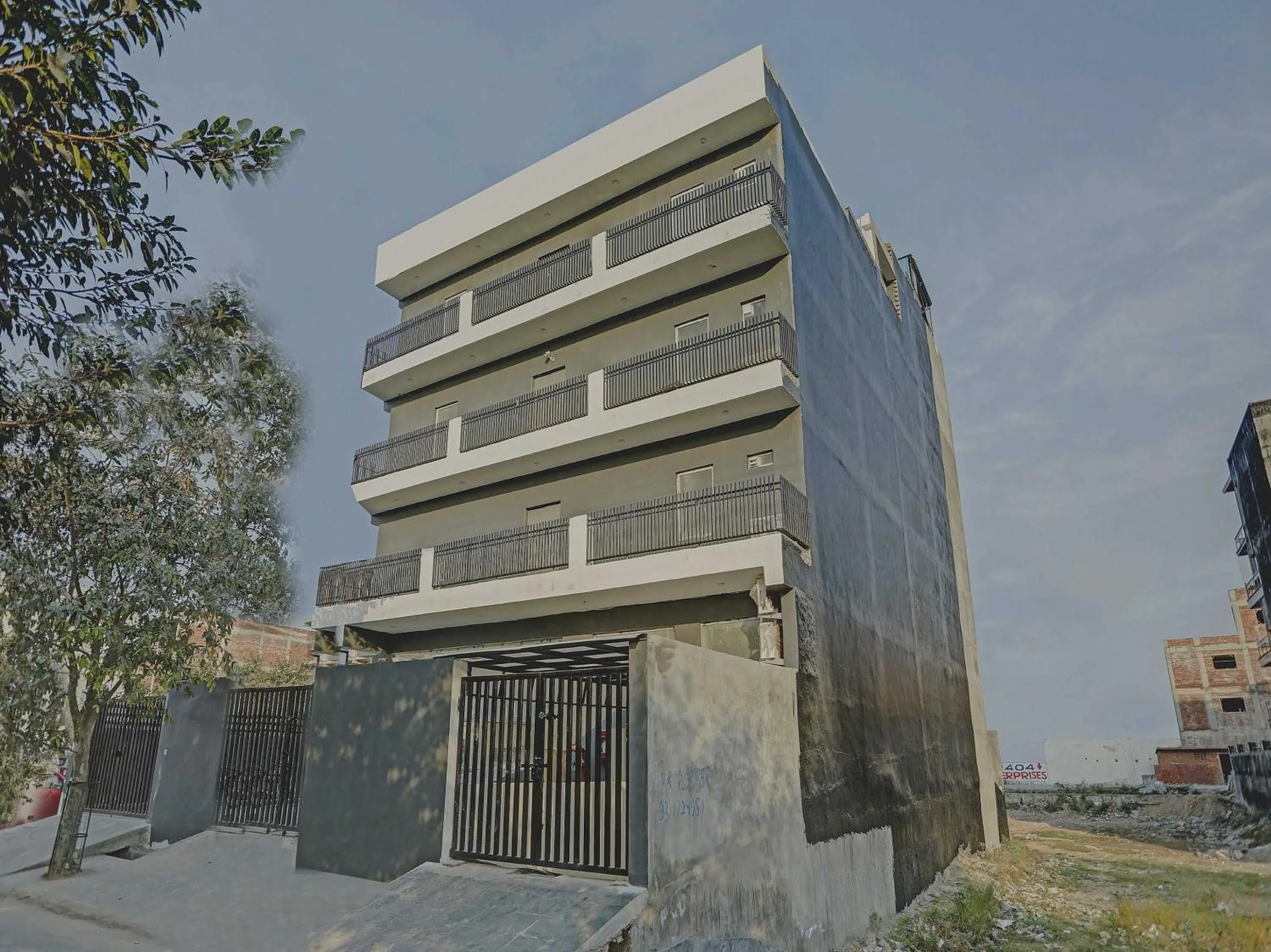 Facade/entrance in Super Townhouse Crystal Leaf