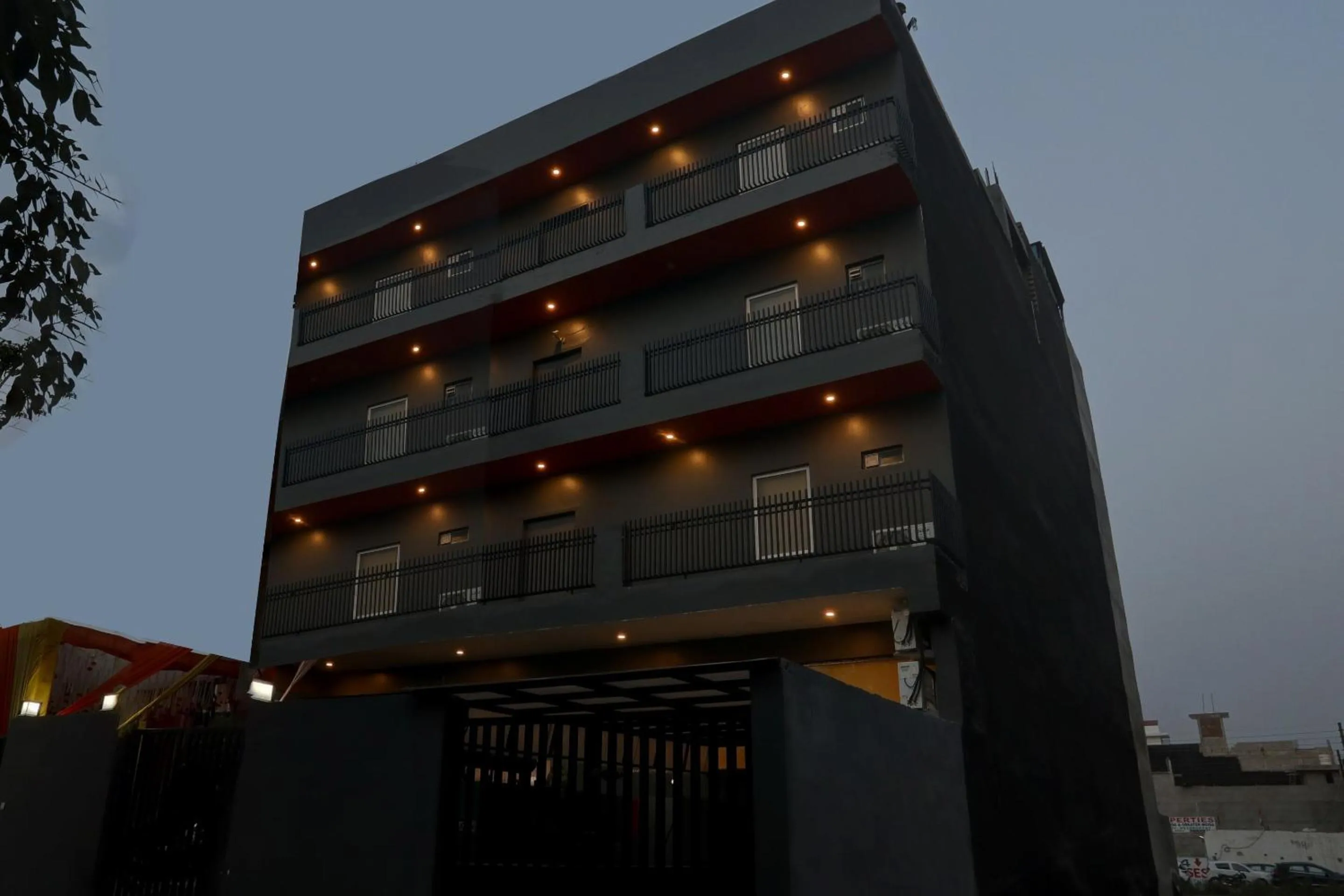 Facade/entrance in Super Townhouse Crystal Leaf