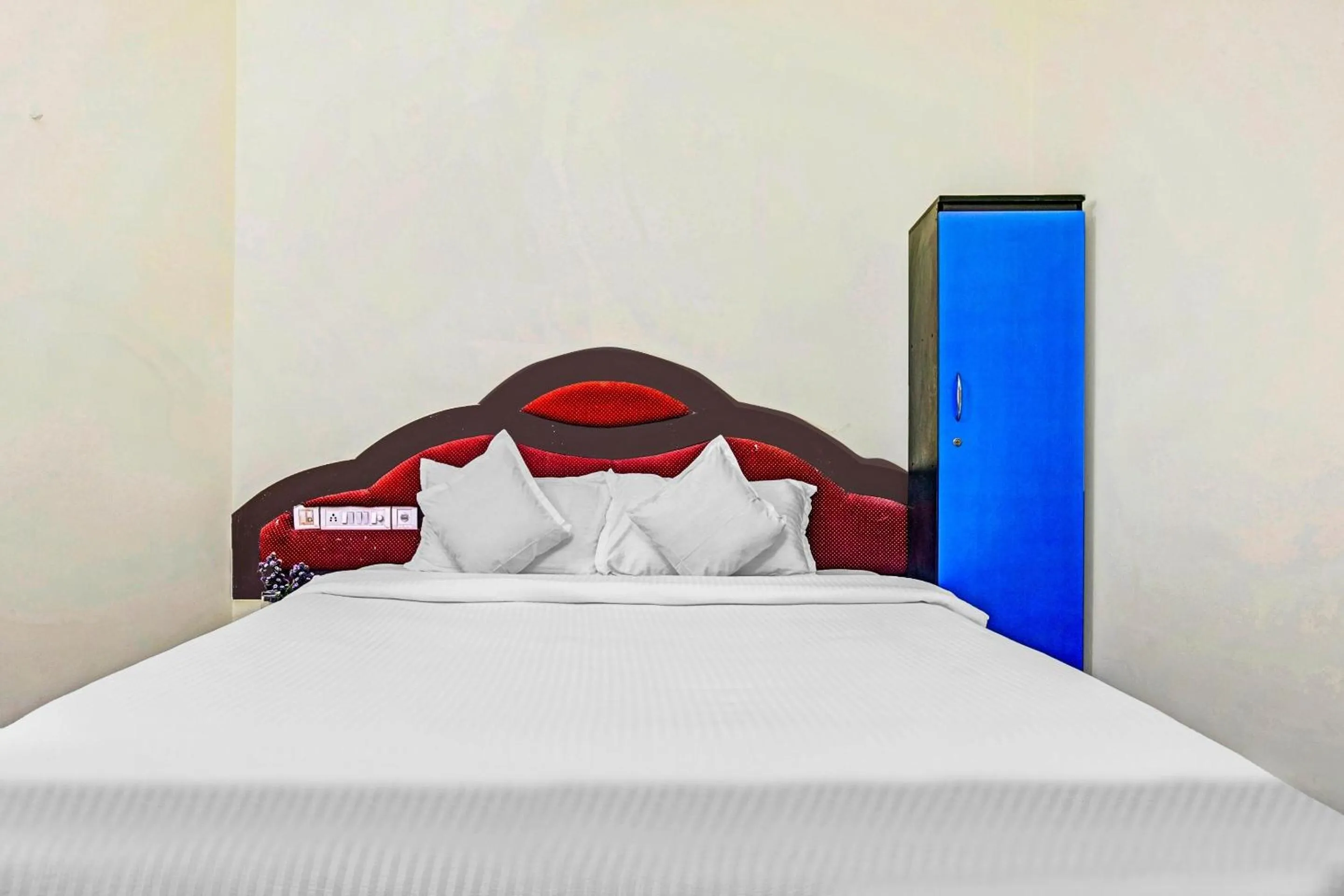 Bedroom in Hotel O Neethu Residency