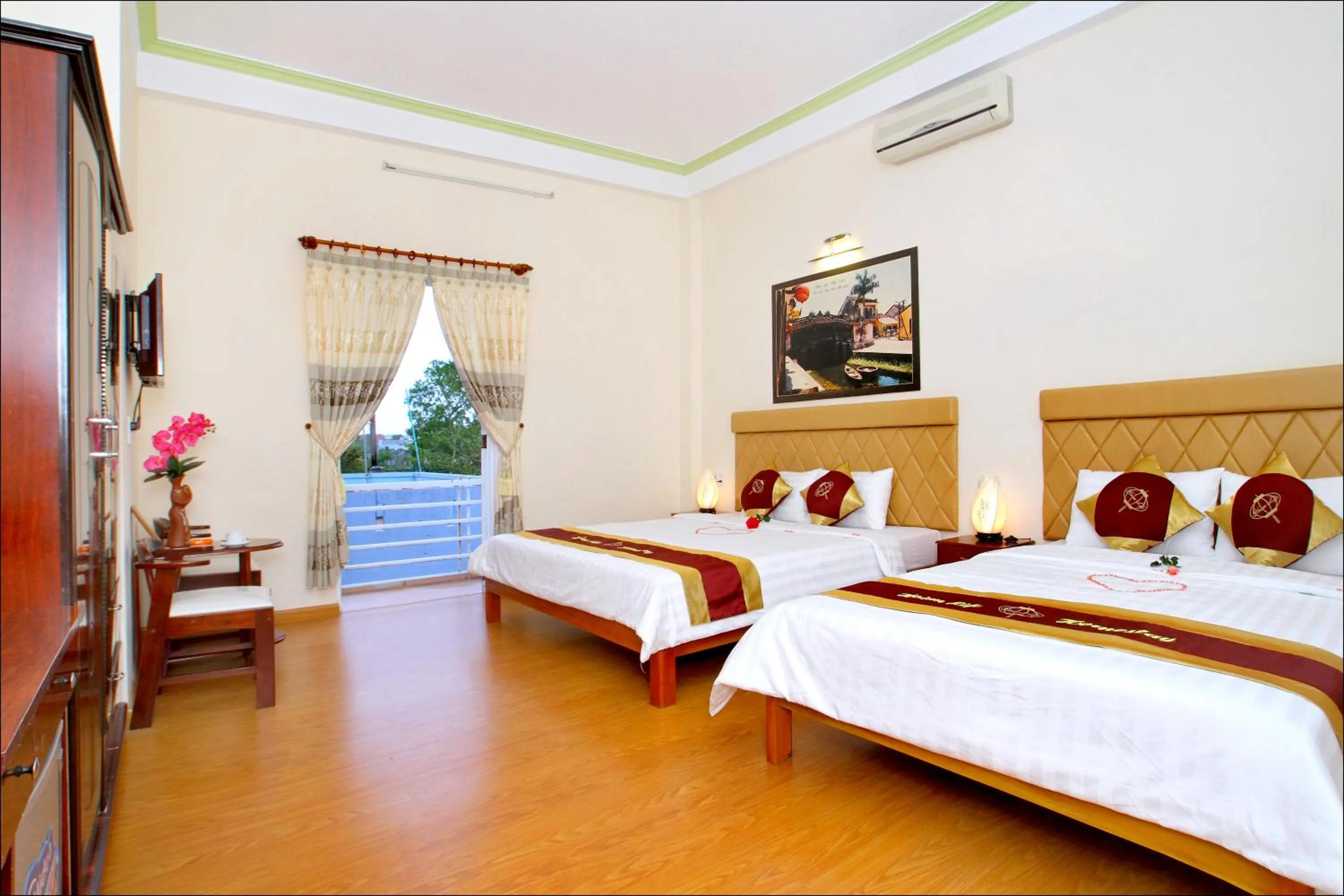 Photo of the whole room, Bed in Hoi An Life Villa