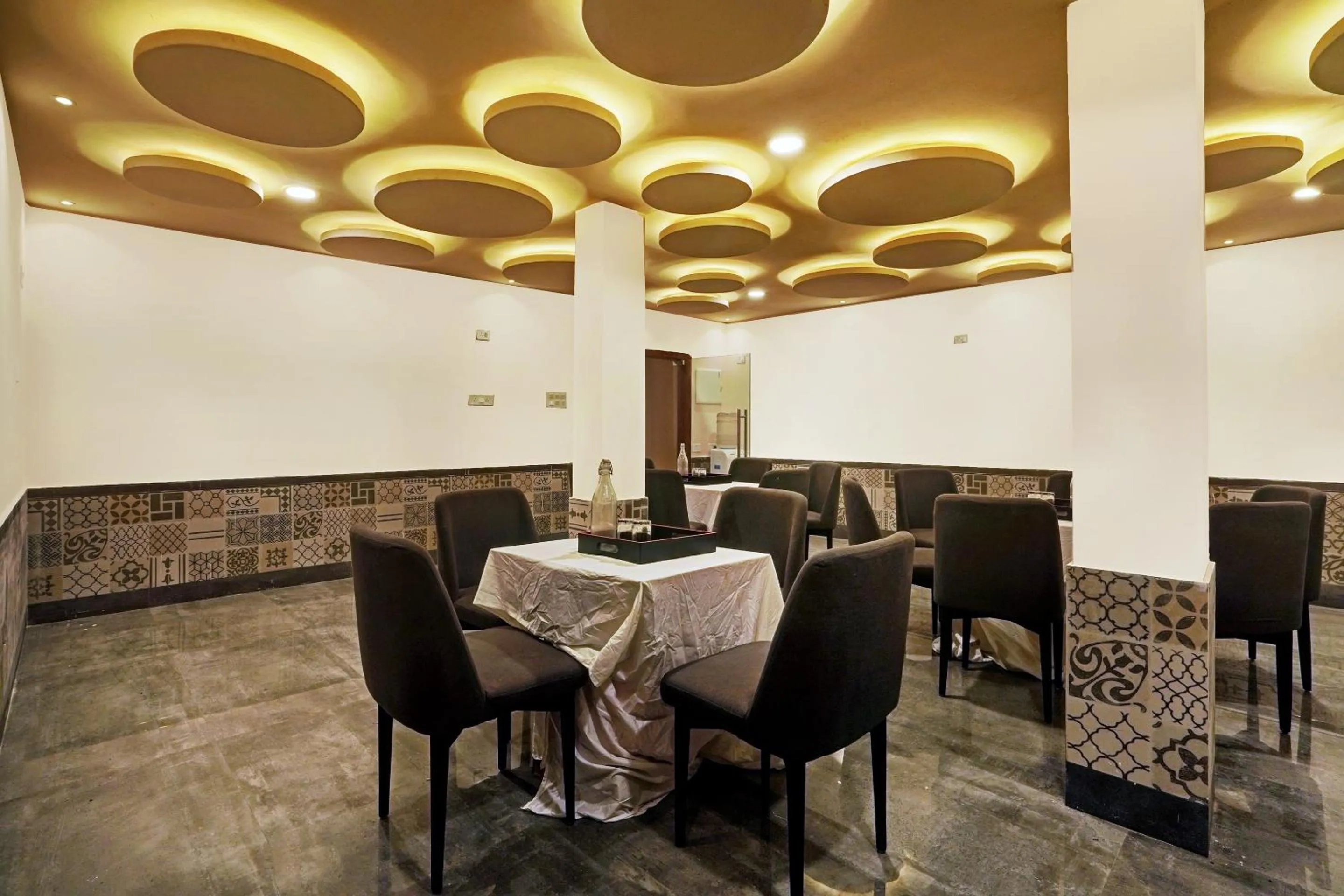 Restaurant/places to eat in Capital O De Alphabet Kakinada