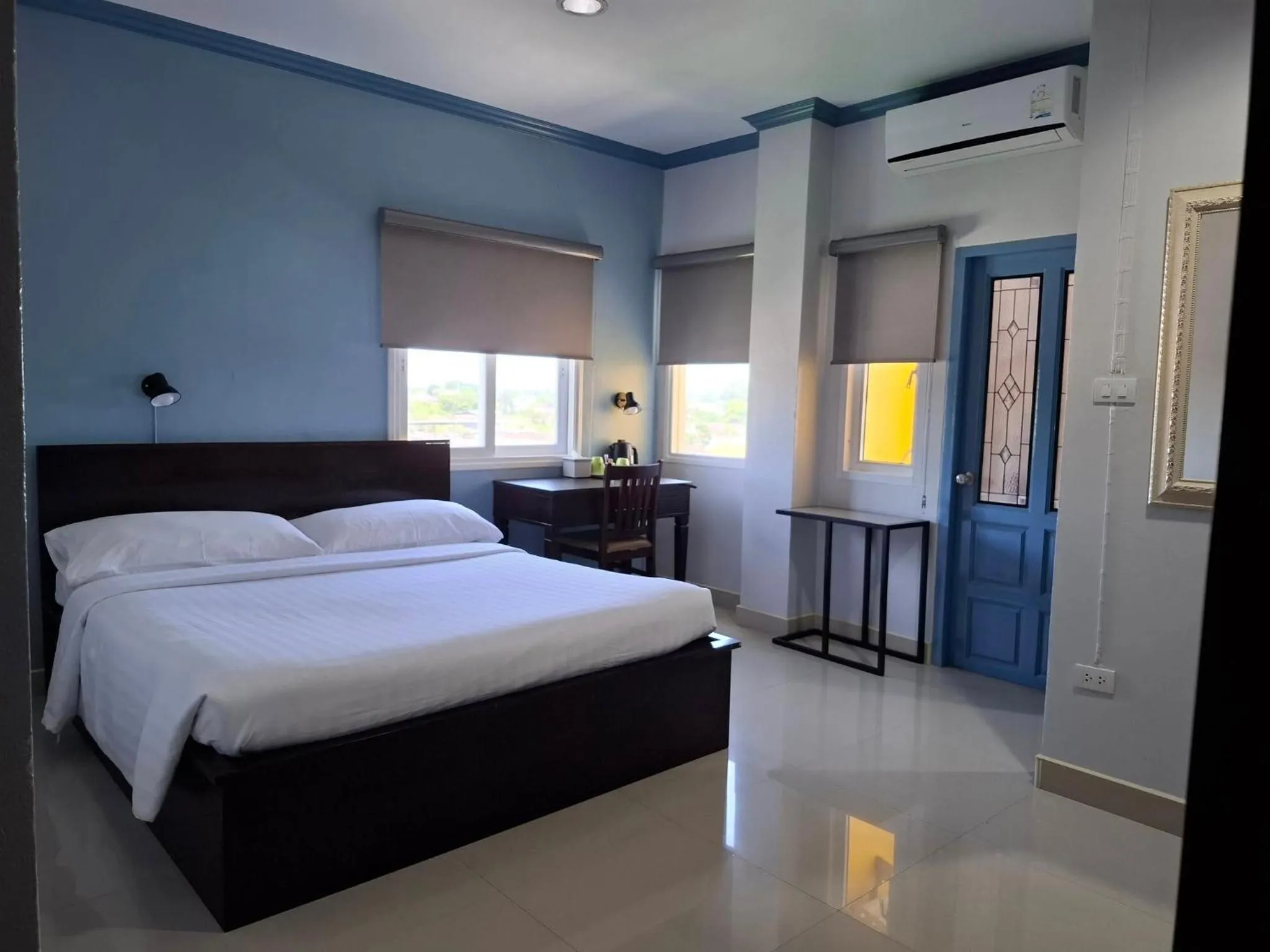 Photo of the whole room, Bed in Garden Hill Hotel