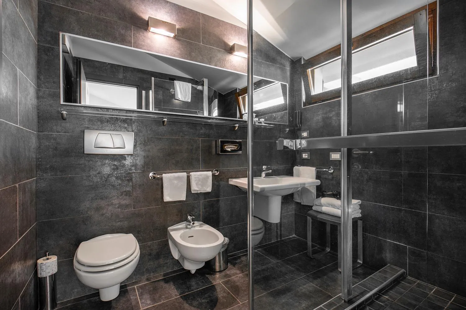 Bathroom in Hotel Verona