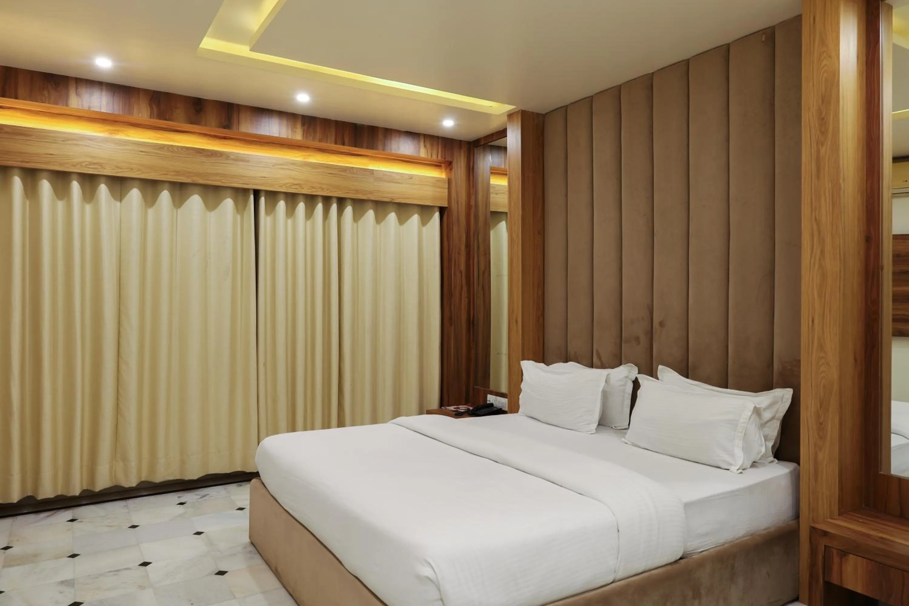 Bedroom, Bed in HOTEL CITY PALACE