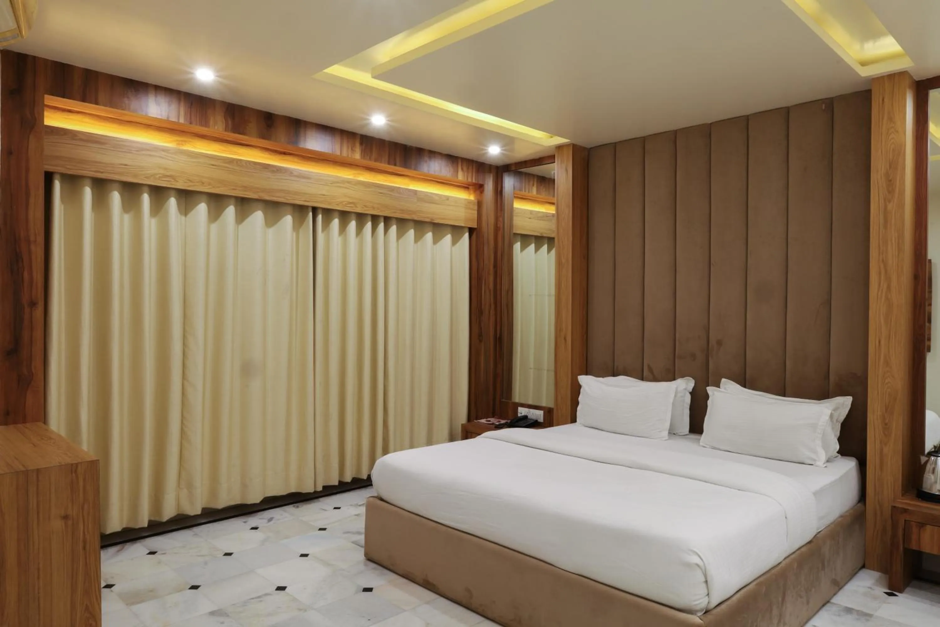 Bedroom, Bed in HOTEL CITY PALACE