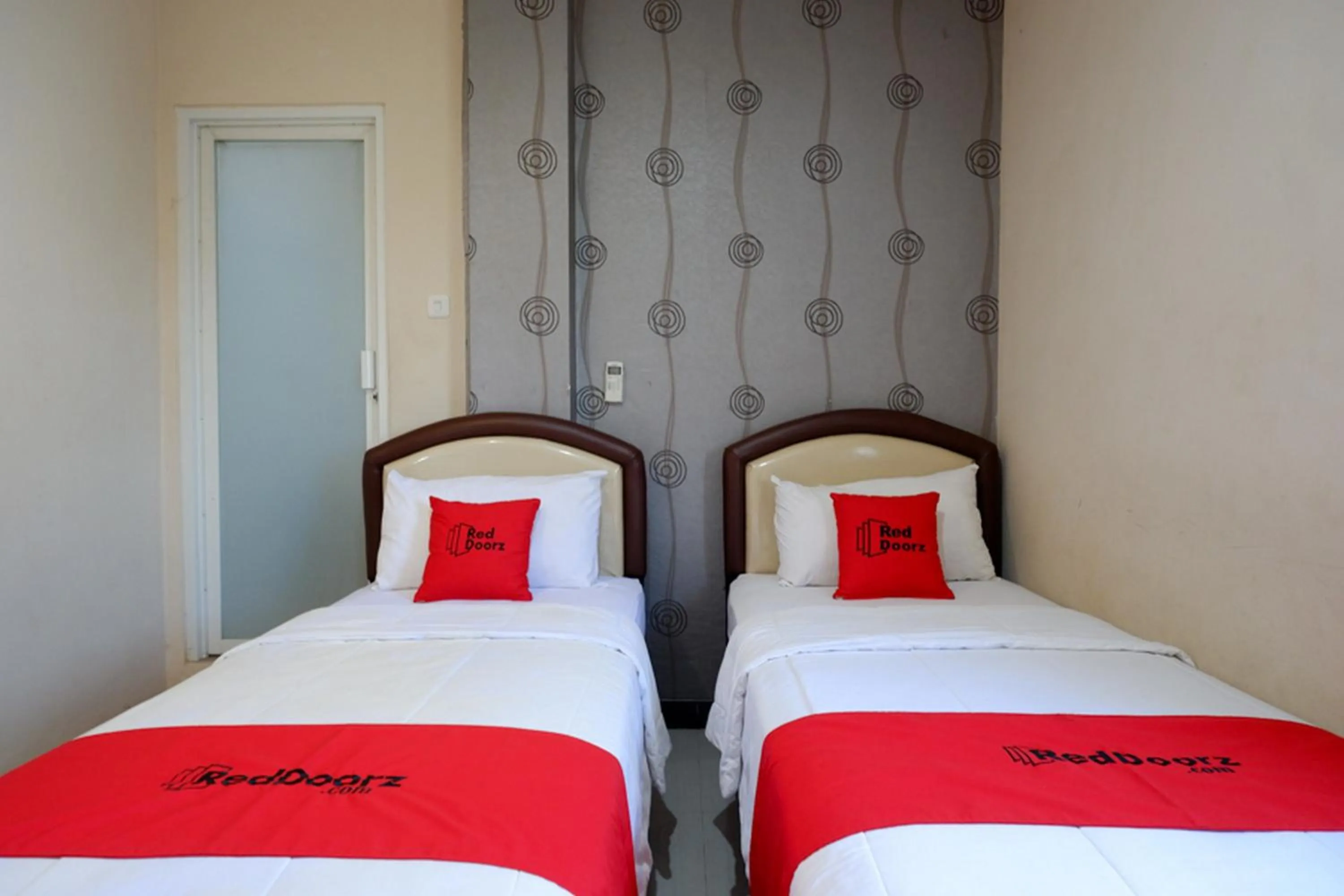 Bed in RedDoorz at Jalan Emmy Saelan Palu