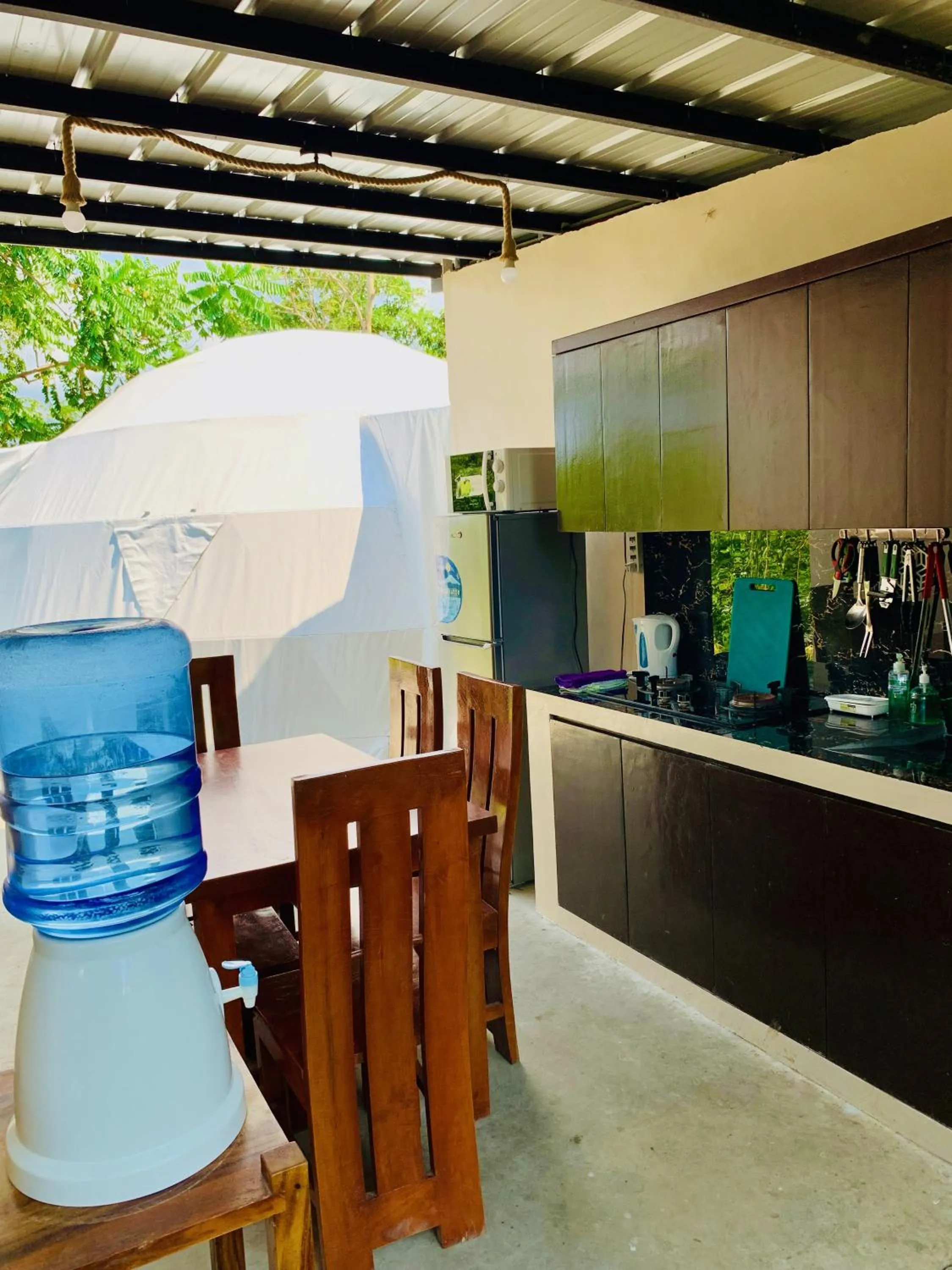 Kitchen or kitchenette in Shanti Wellness Sanctuary