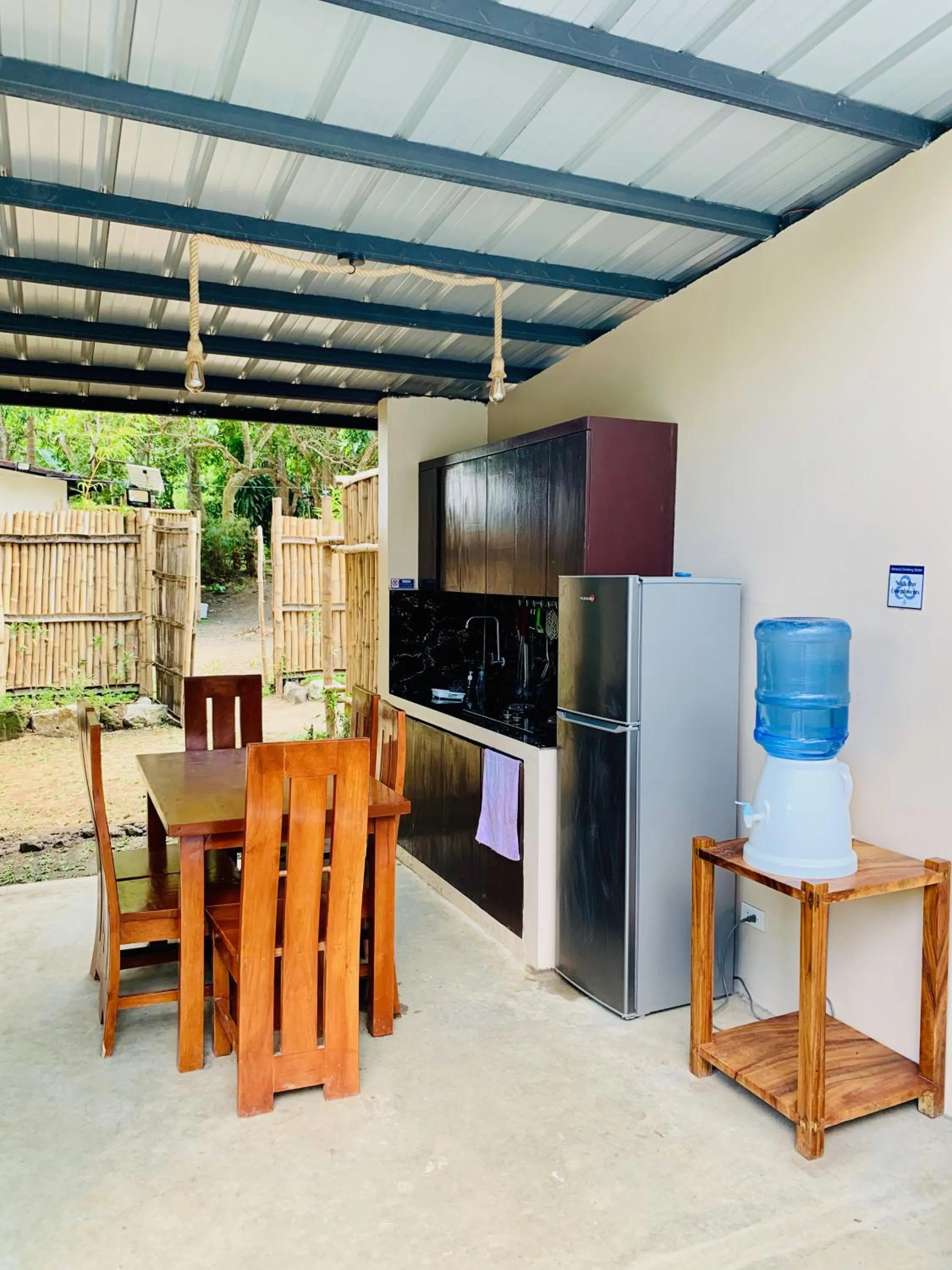 Kitchen or kitchenette in Shanti Wellness Sanctuary