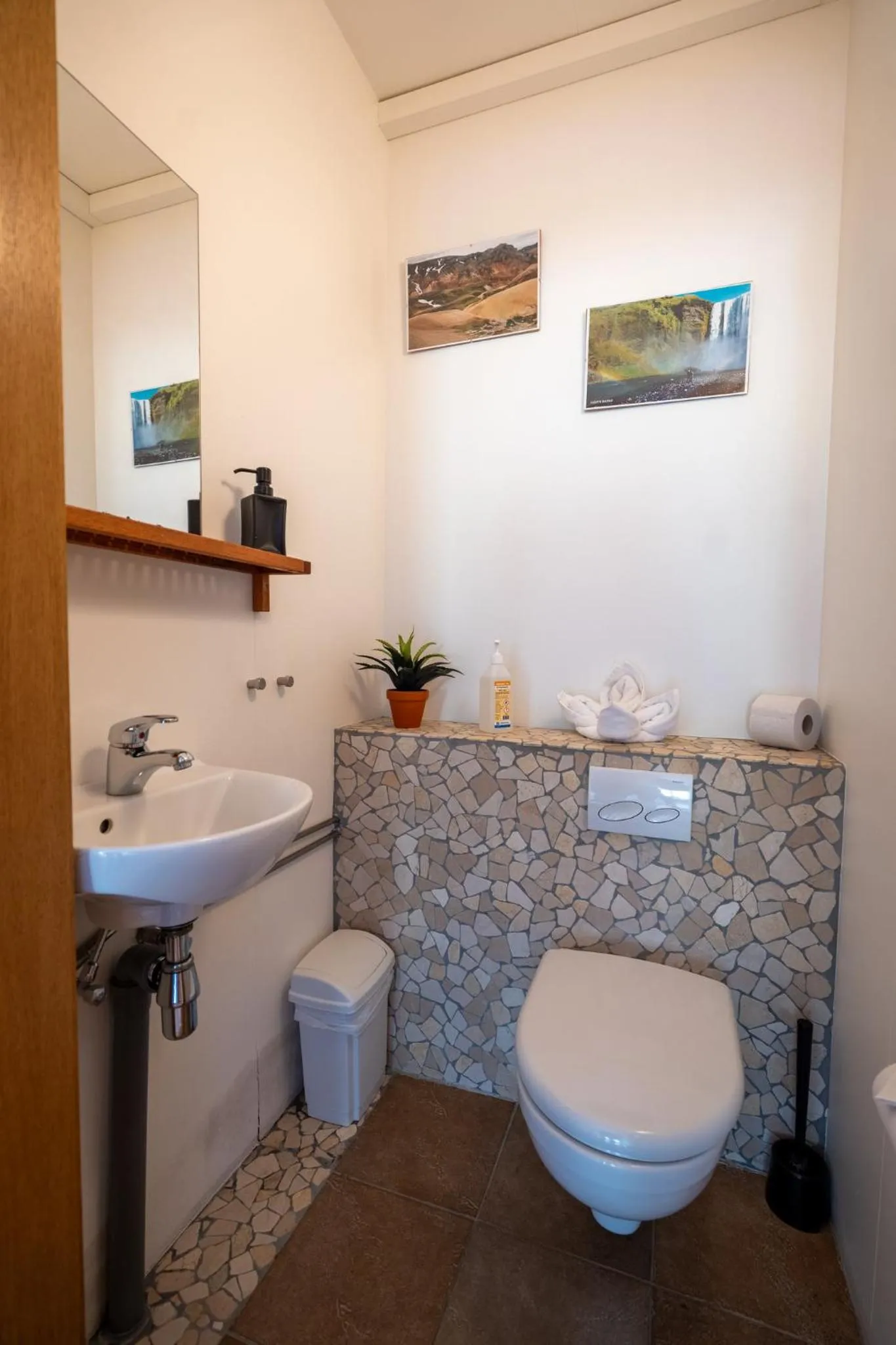 Bathroom in Hótel Skógafoss by EJ Hotels