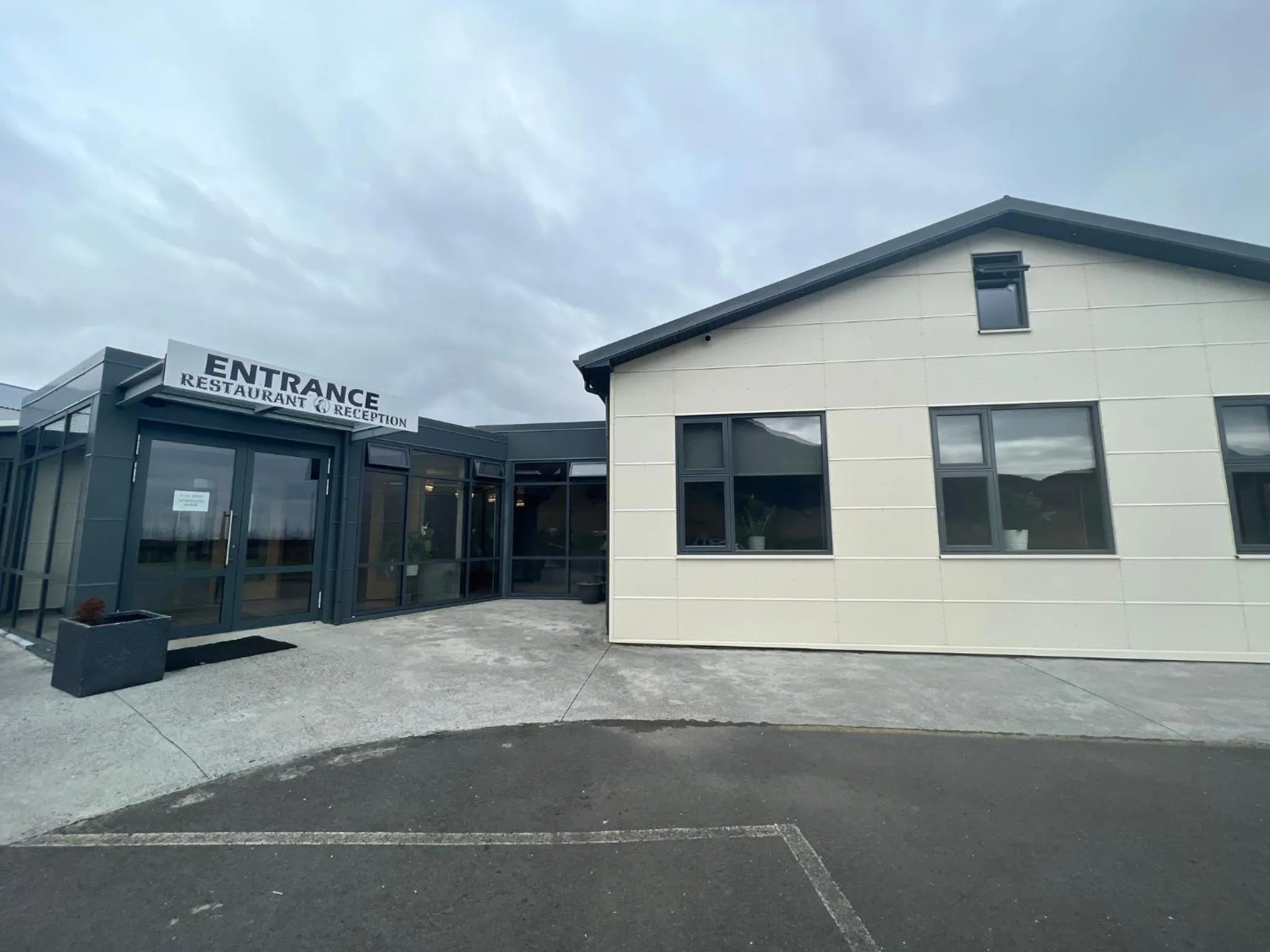 Garden view in Hótel Skógafoss by EJ Hotels