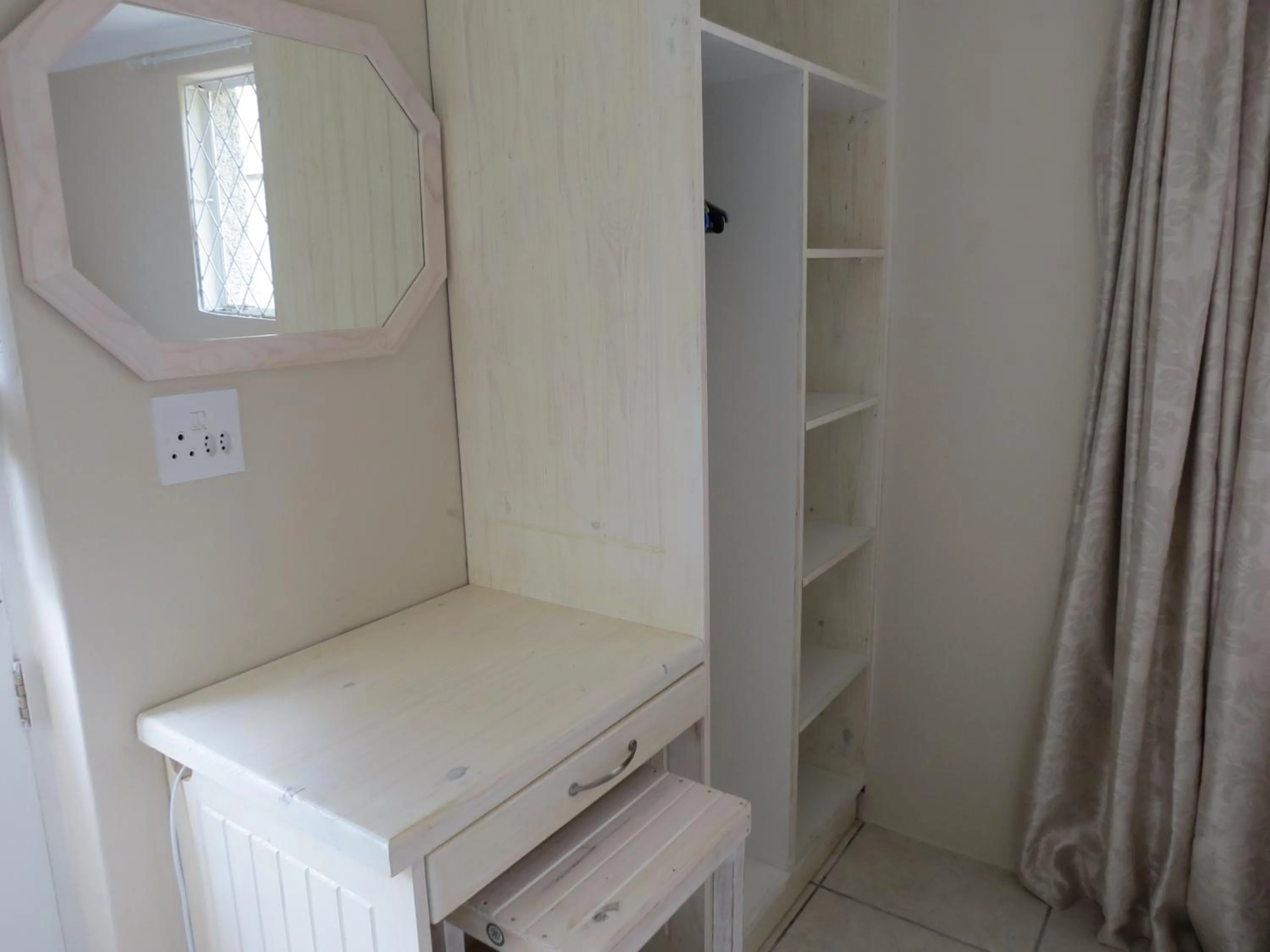 Decorative detail in AppleBee Guest Cottages