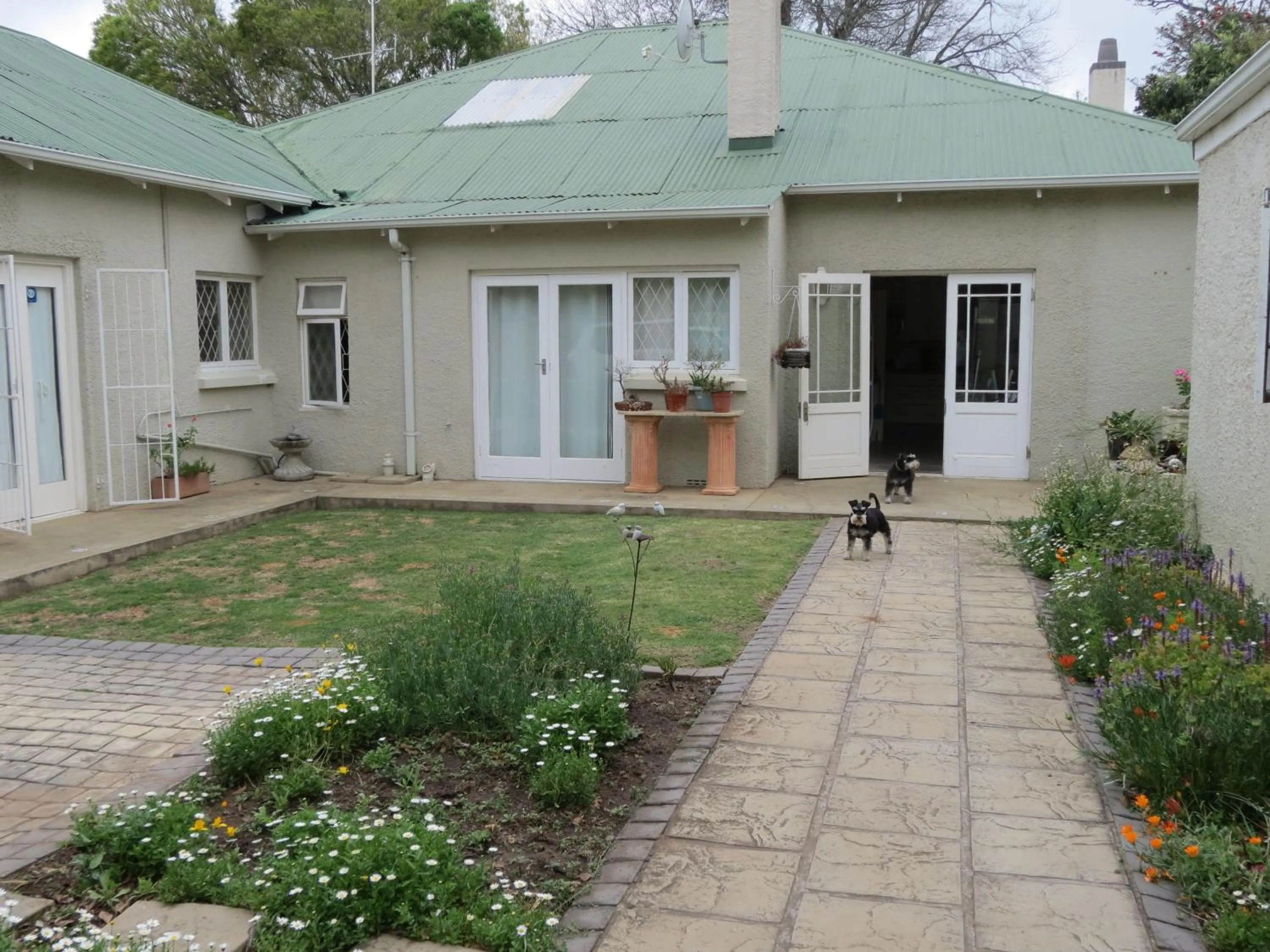 Facade/entrance in AppleBee Guest Cottages