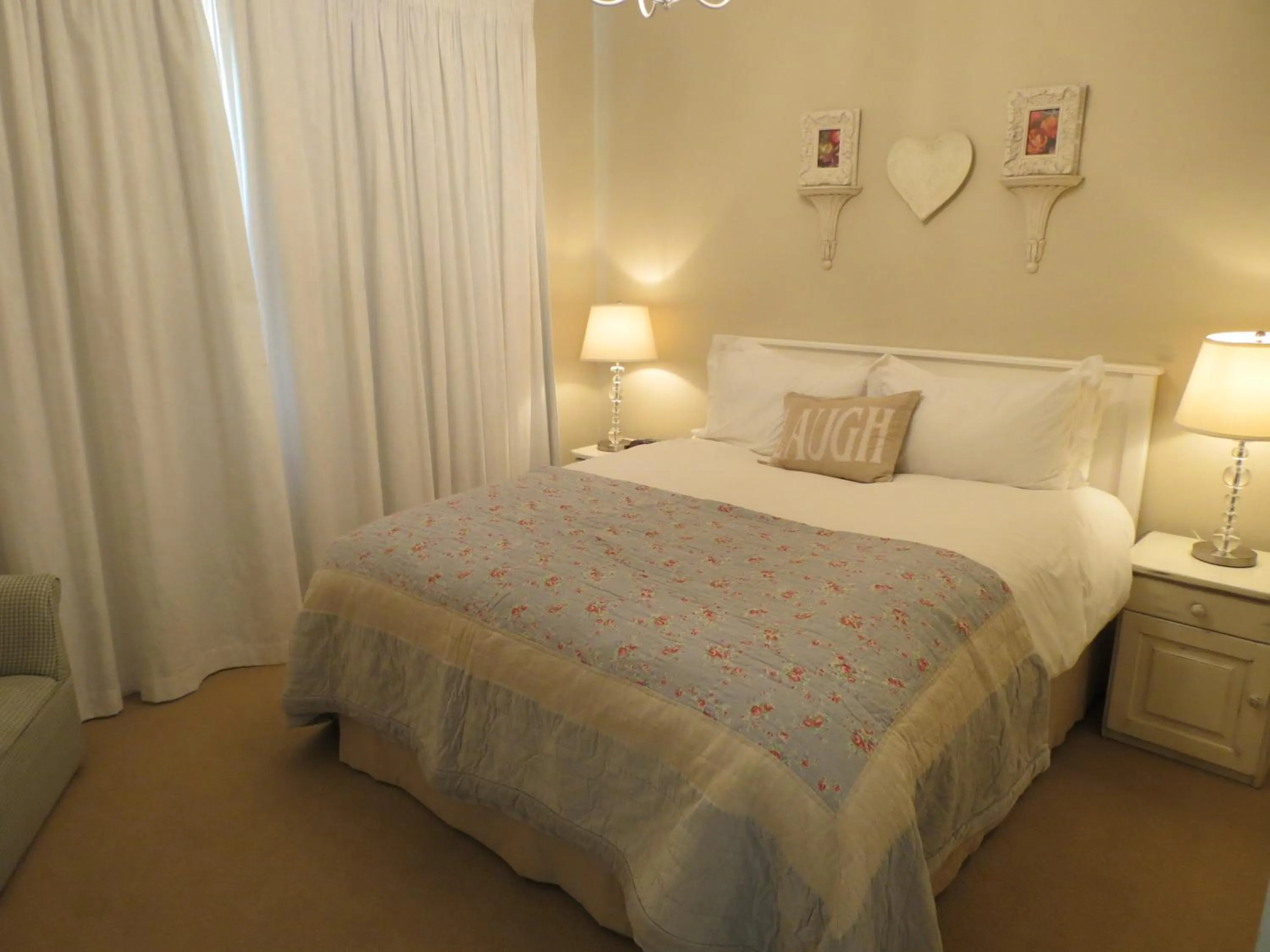 Bedroom, Bed in AppleBee Guest Cottages