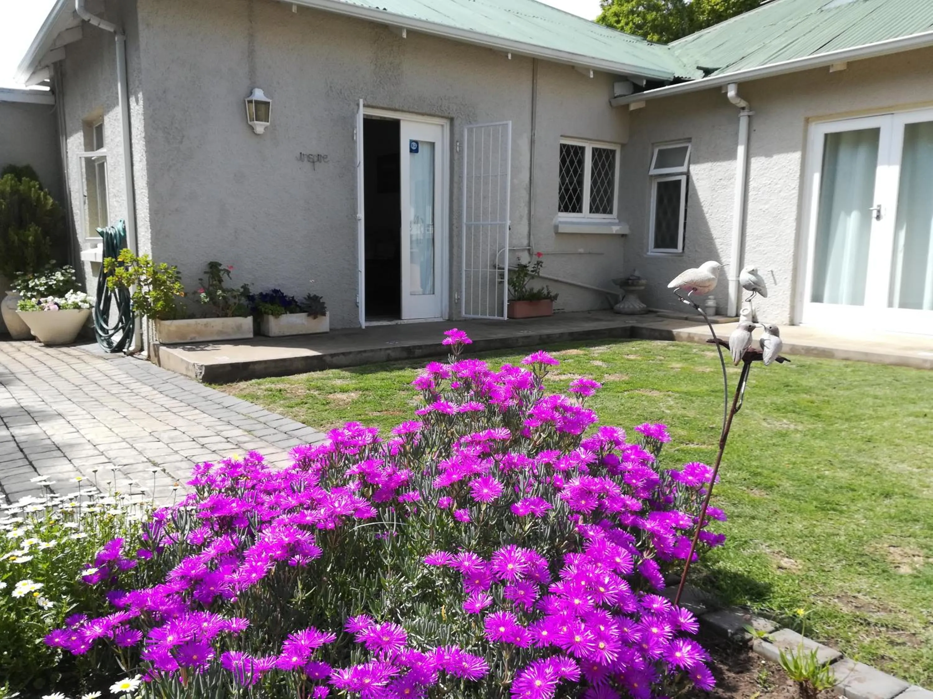 Facade/entrance in AppleBee Guest Cottages