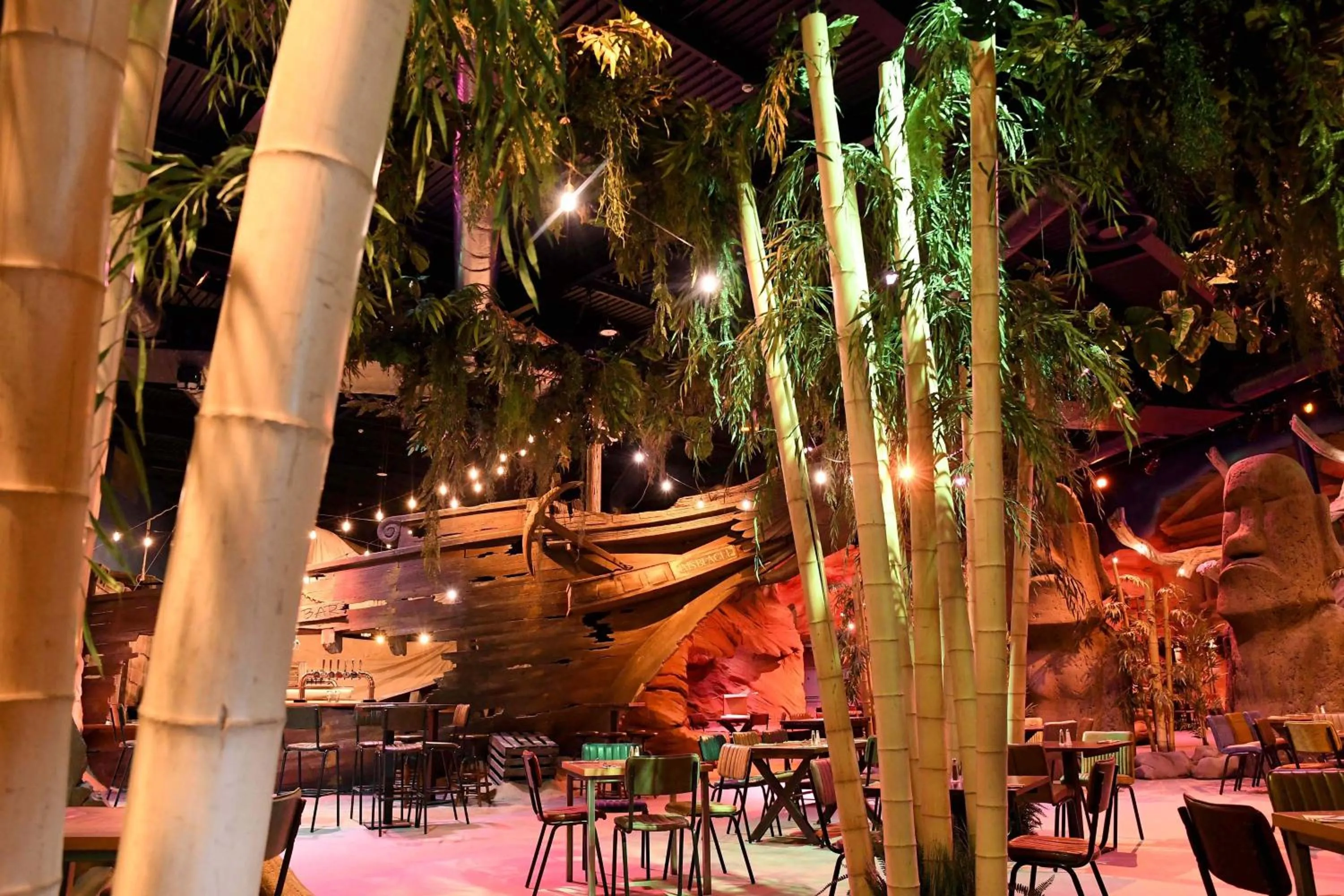 Restaurant/places to eat in Hex Wildlife Hotel at Yorkshire Wildlife Park