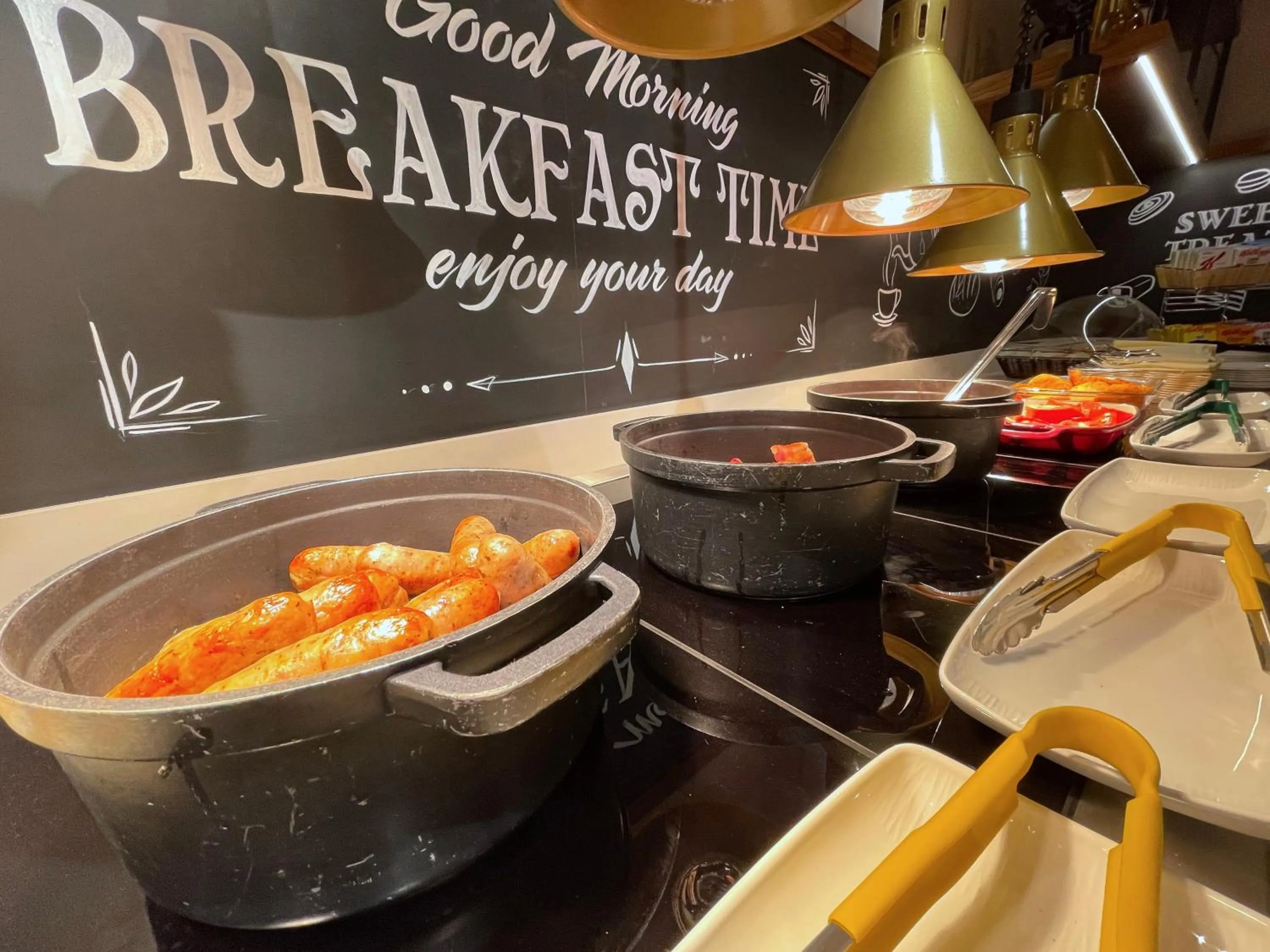 Breakfast in Hex Wildlife Hotel at Yorkshire Wildlife Park