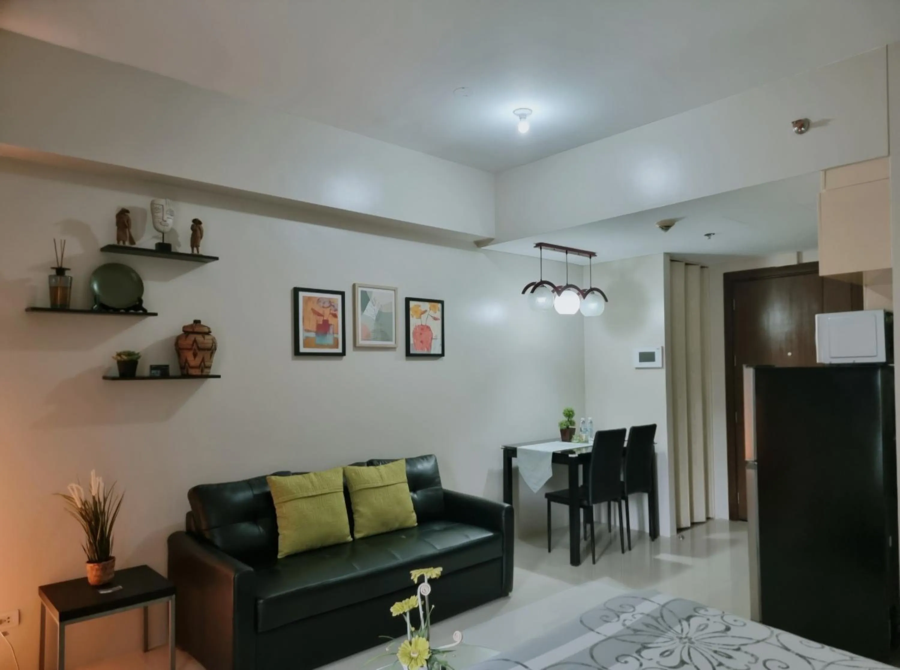 One Palm Tree Villas Condo Across NAIA Terminal 3