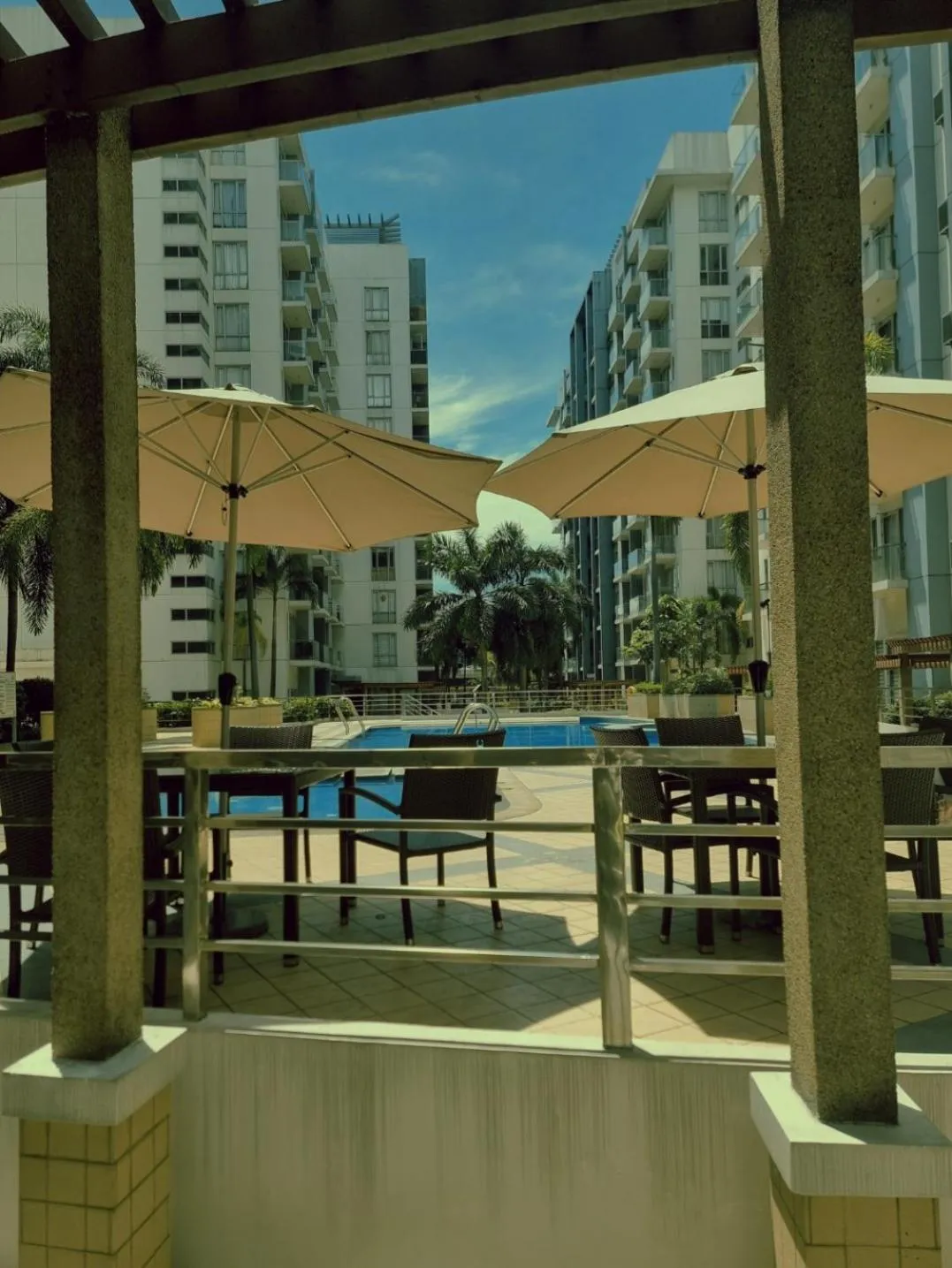 One Palm Tree Villas Condo Across NAIA Terminal 3