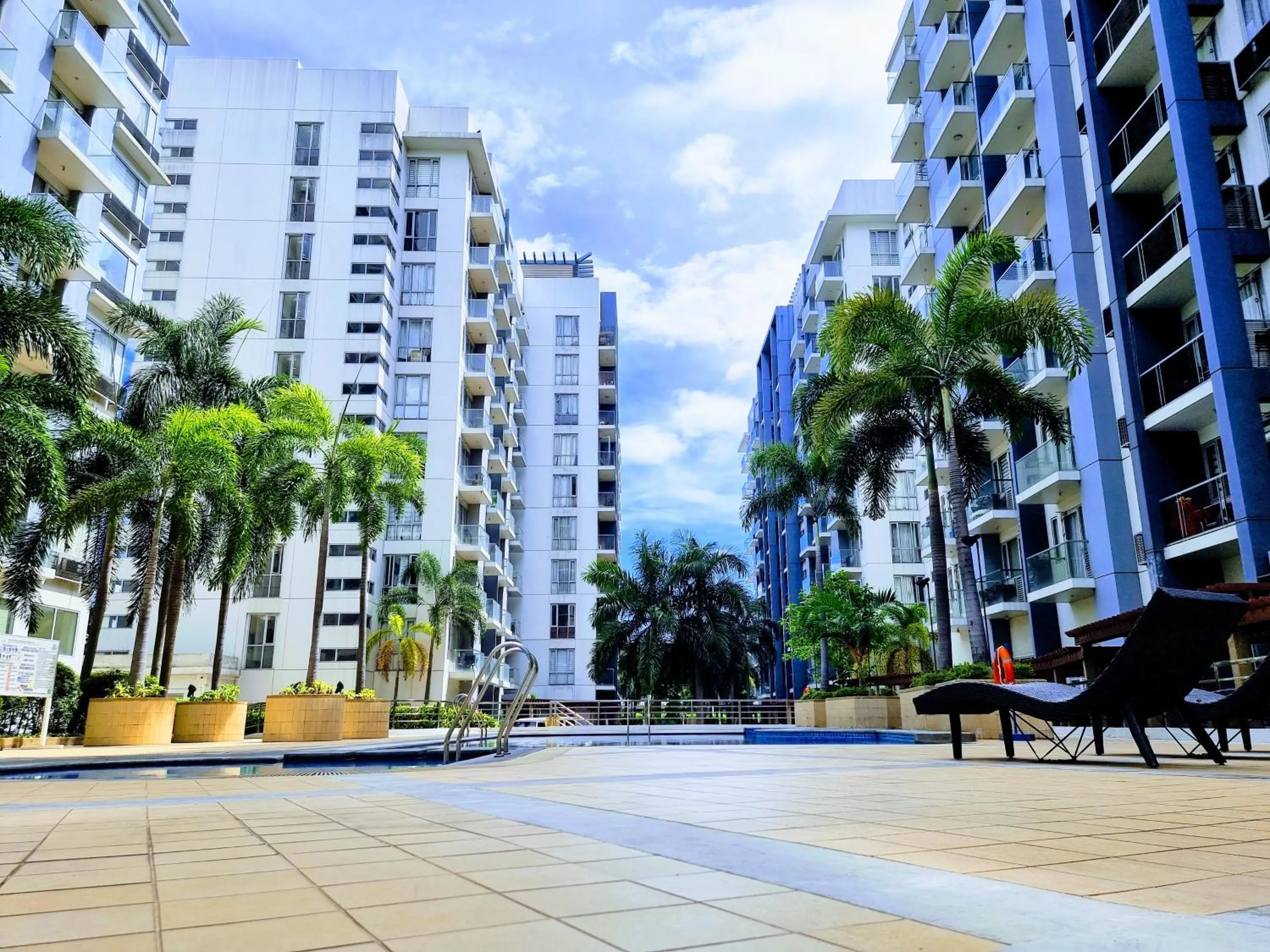 Swimming pool in One Palm Tree Villas Condo Across NAIA Terminal 3
