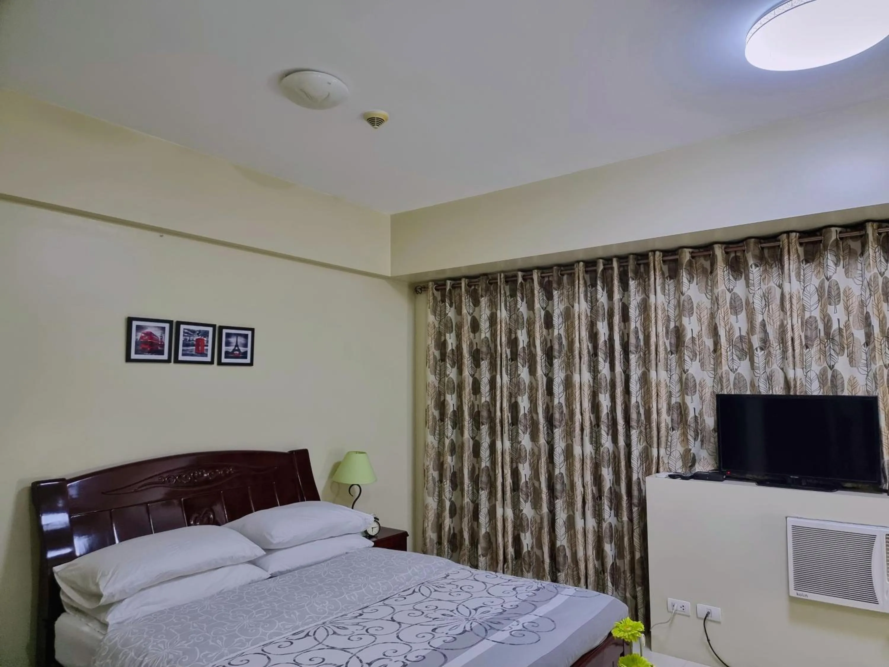 Bedroom, Bed in One Palm Tree Villas Condo Across NAIA Terminal 3