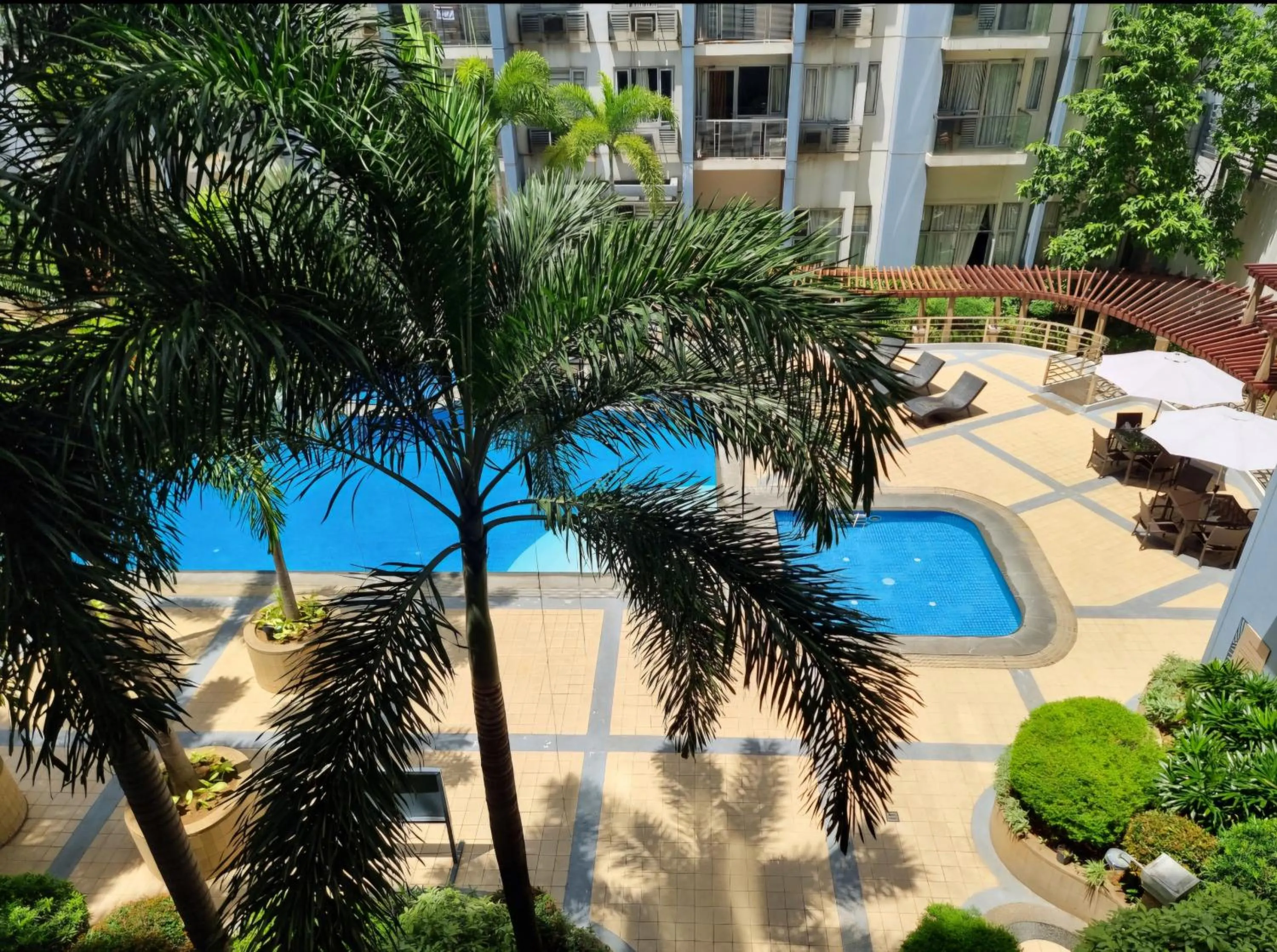 One Palm Tree Villas Condo Across NAIA Terminal 3