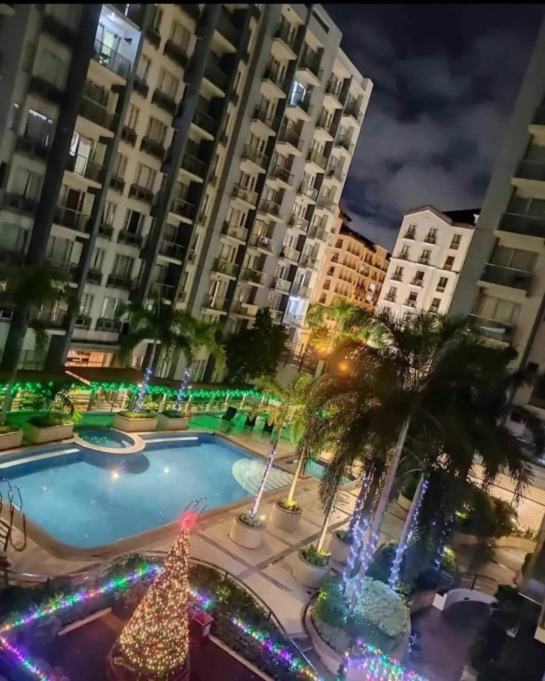 One Palm Tree Villas Condo Across NAIA Terminal 3