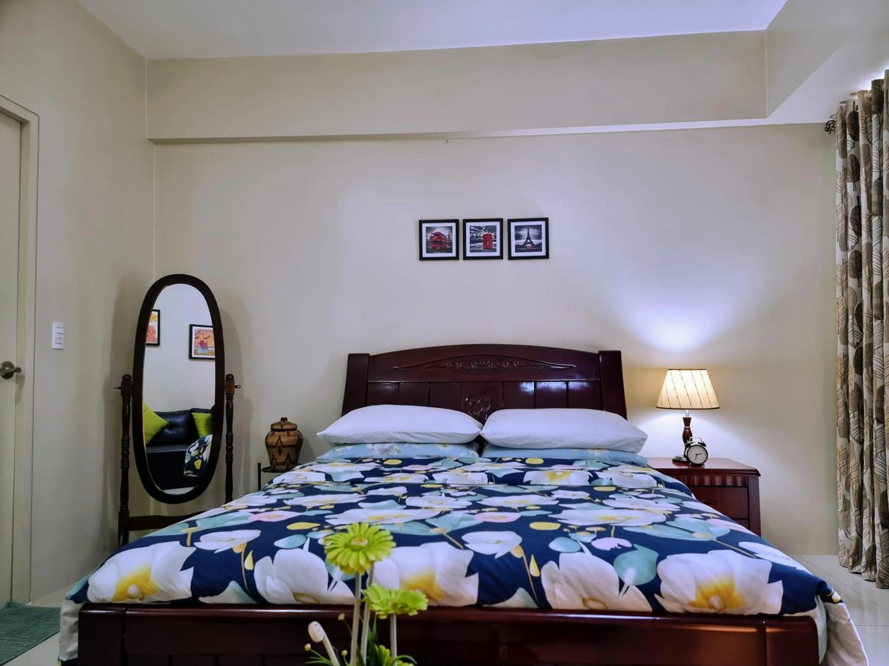 Bedroom, Bed in One Palm Tree Villas Condo Across NAIA Terminal 3