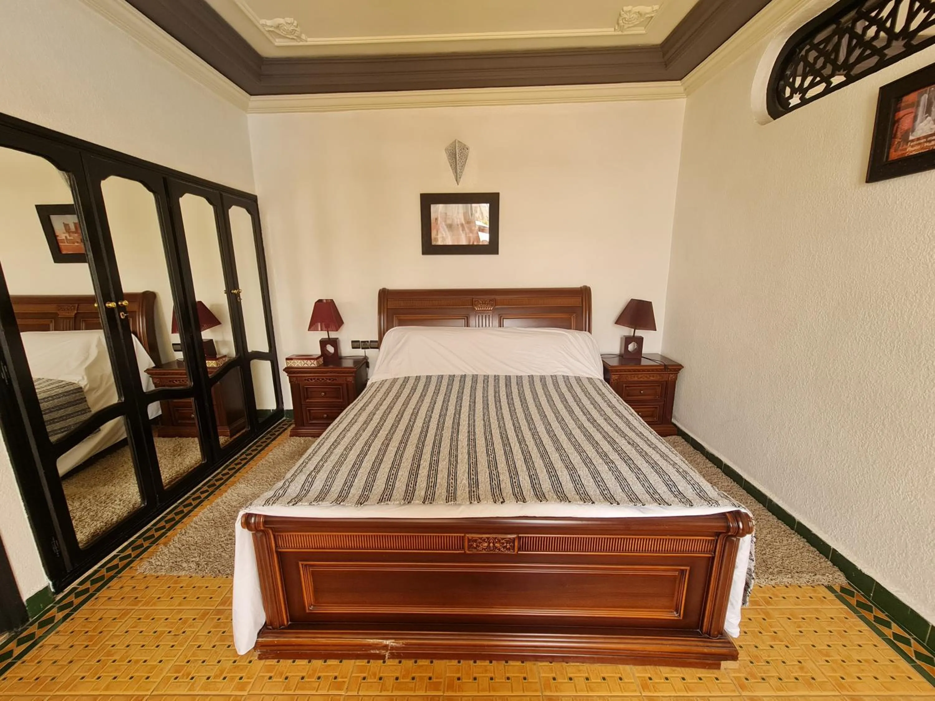 Bed in Targafit Hotel & Hammam