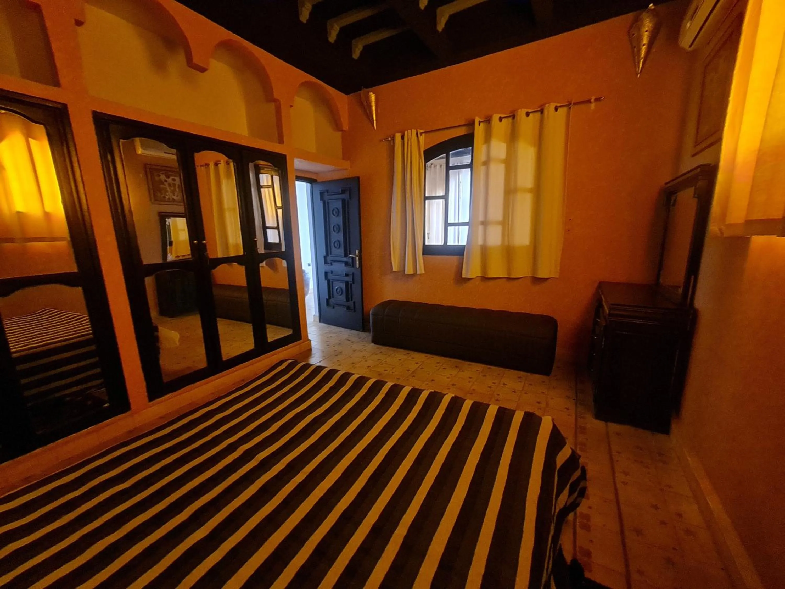 Bedroom, Bed in Targafit Hotel & Hammam