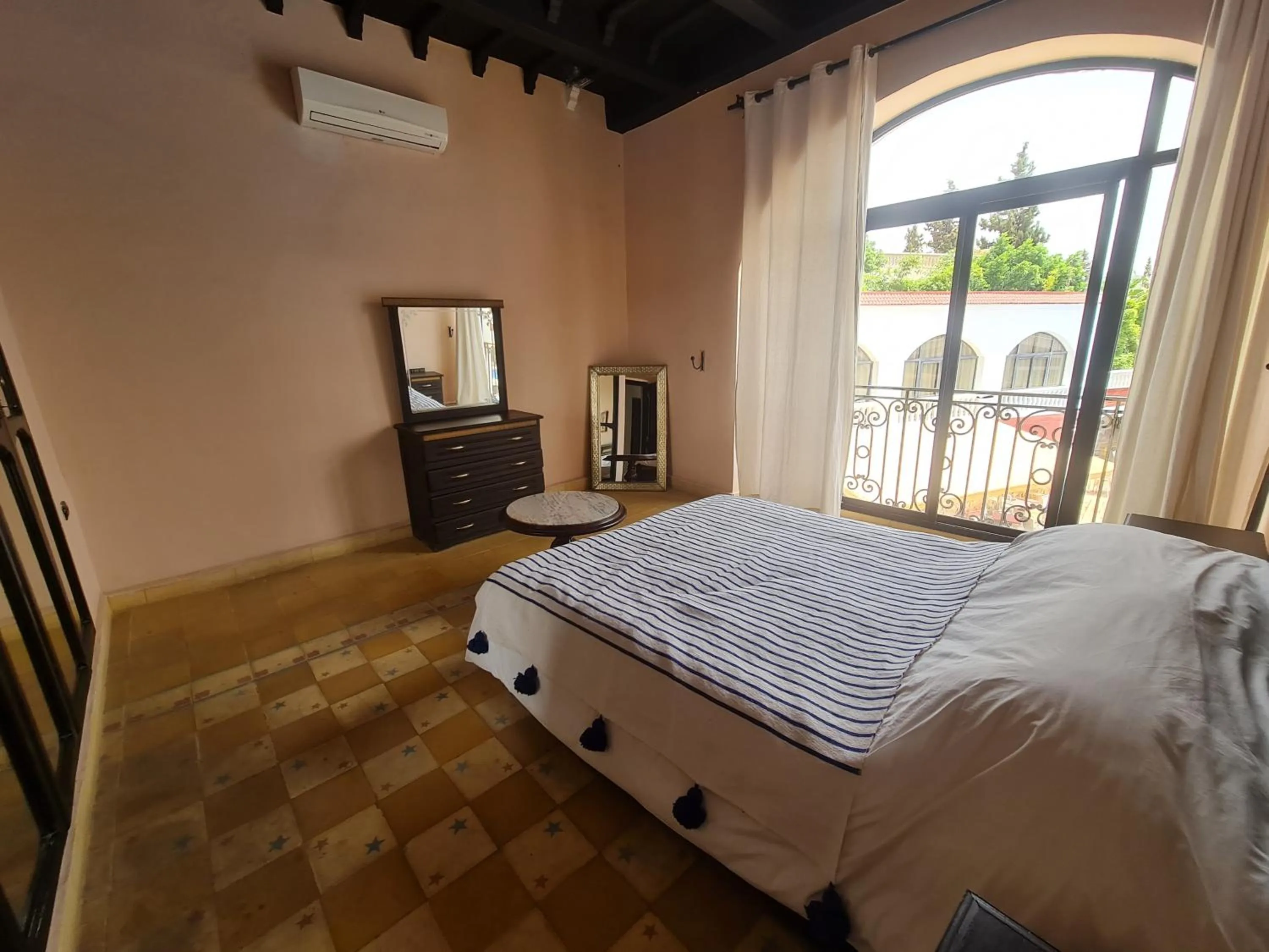 Bedroom, Bed in Targafit Hotel & Hammam