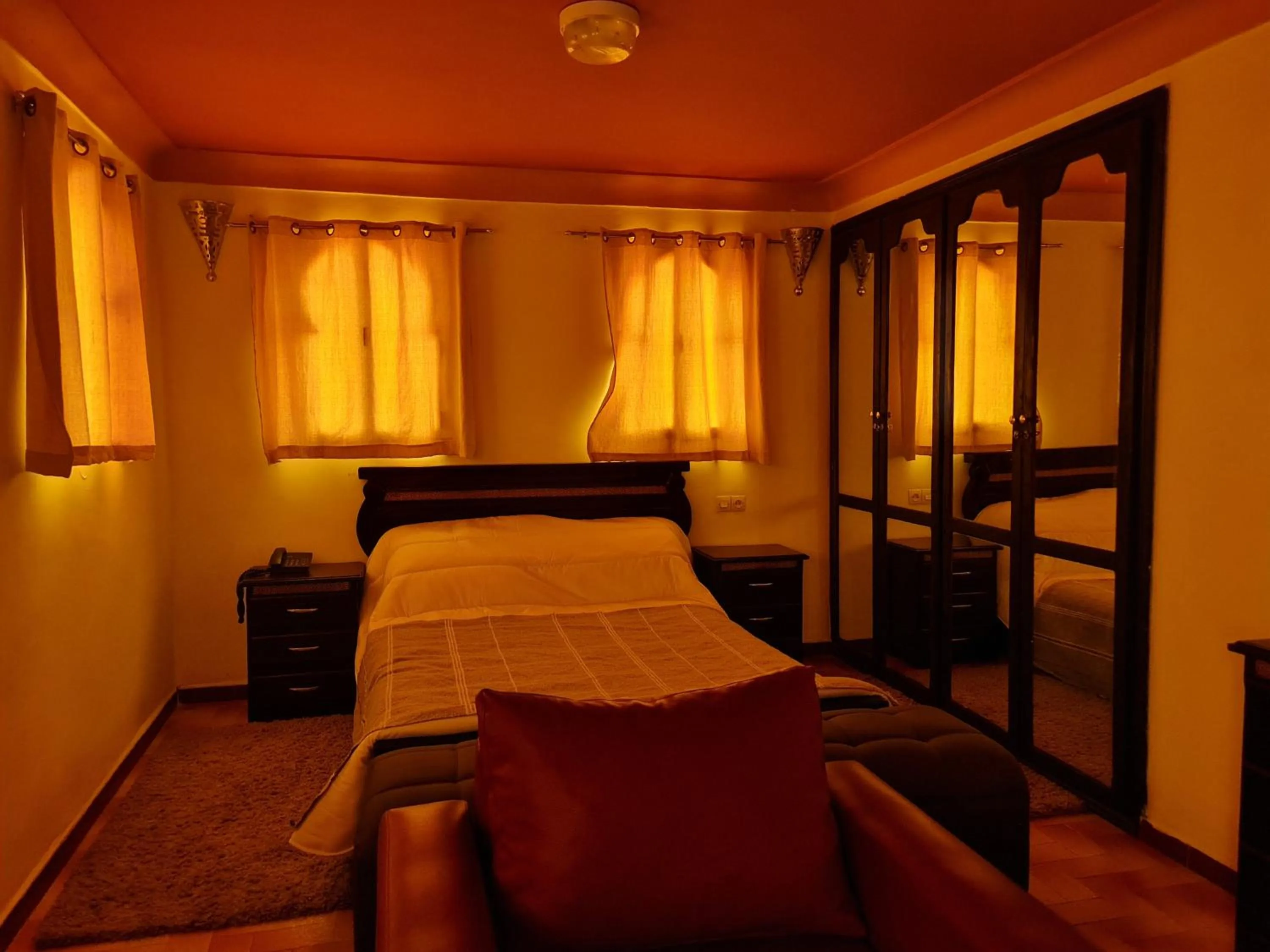 Bedroom, Bed in Targafit Hotel & Hammam