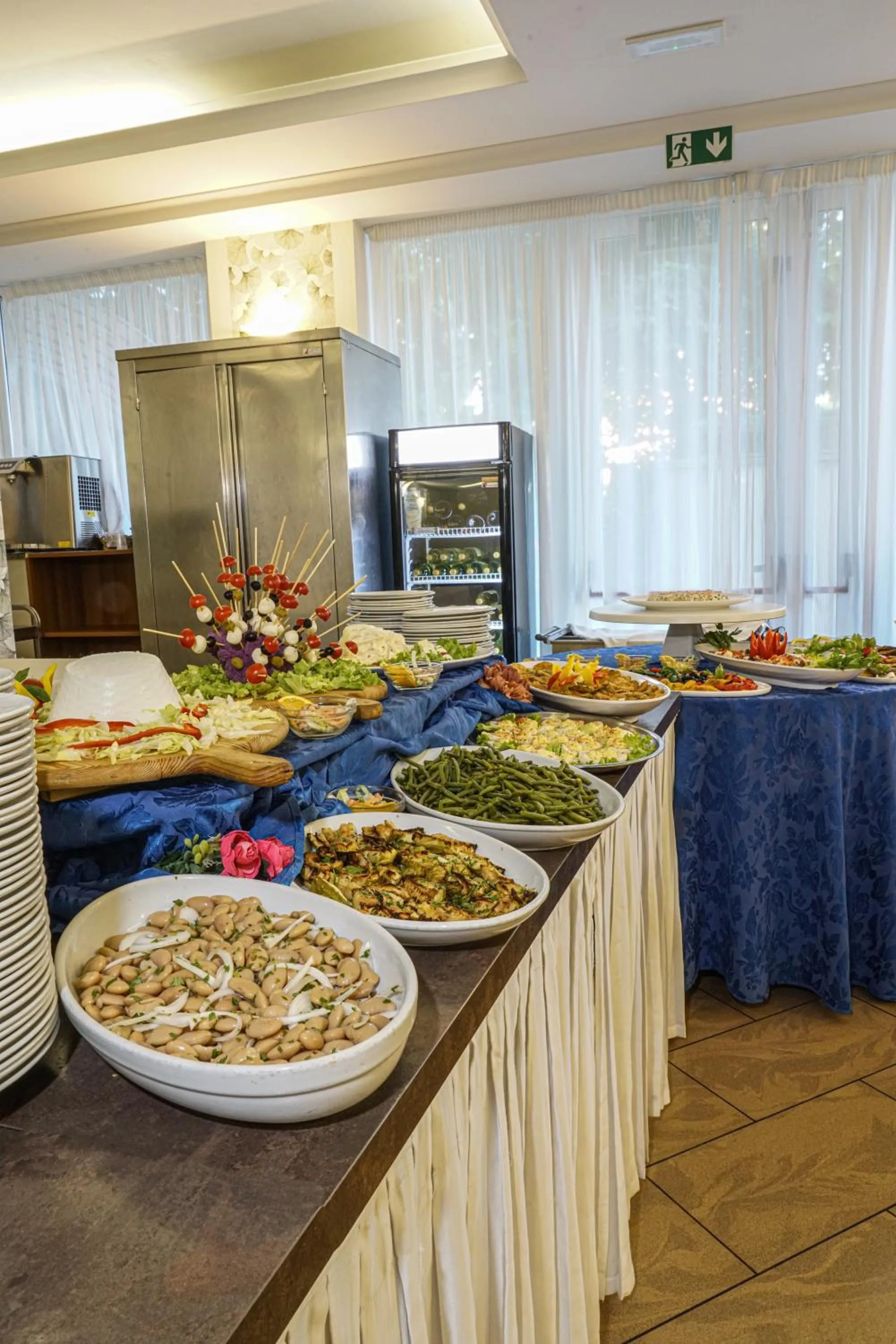 Restaurant/places to eat in Dasamo Hotel - Dada Hotels