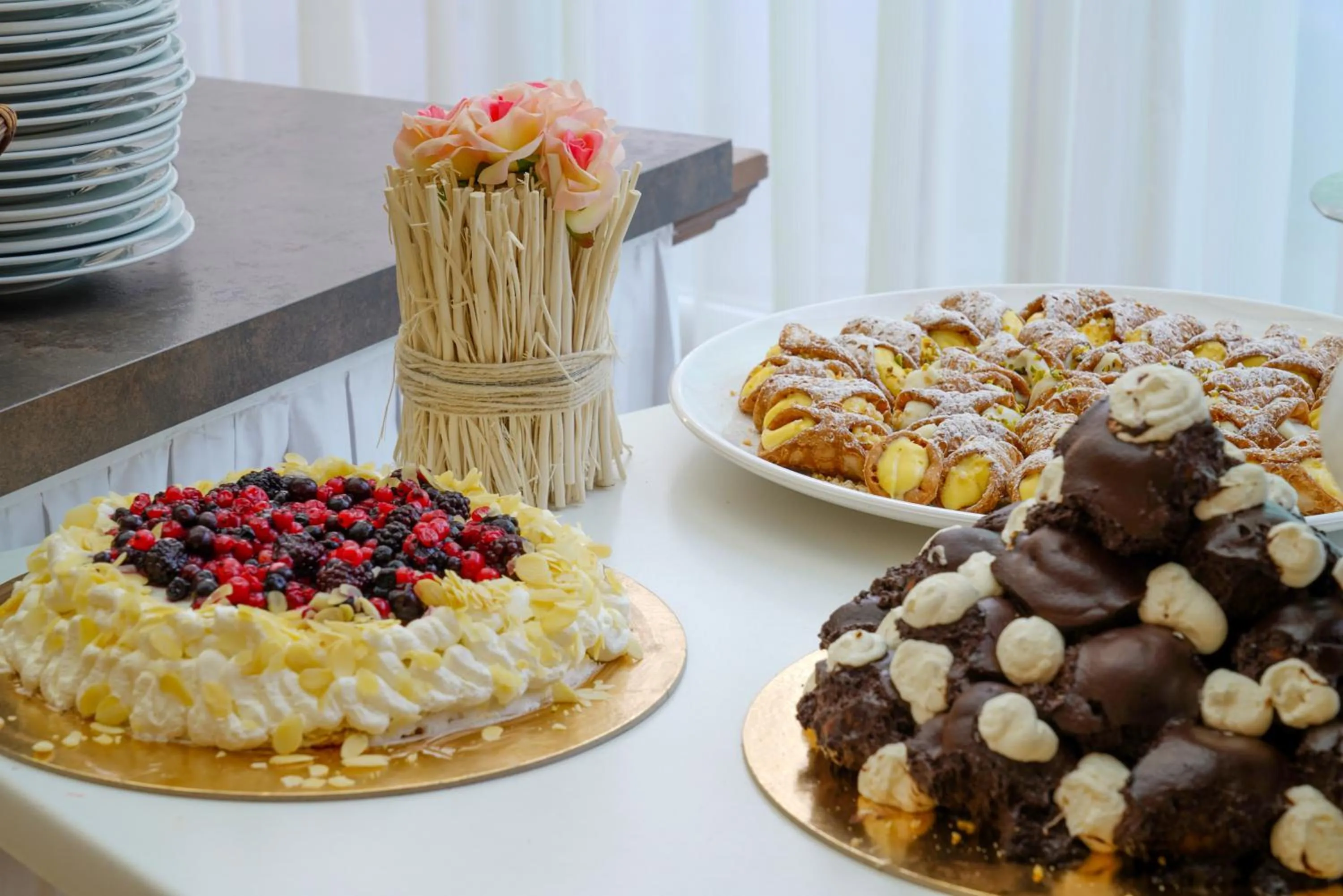 Food and drinks in Dasamo Hotel - Dada Hotels