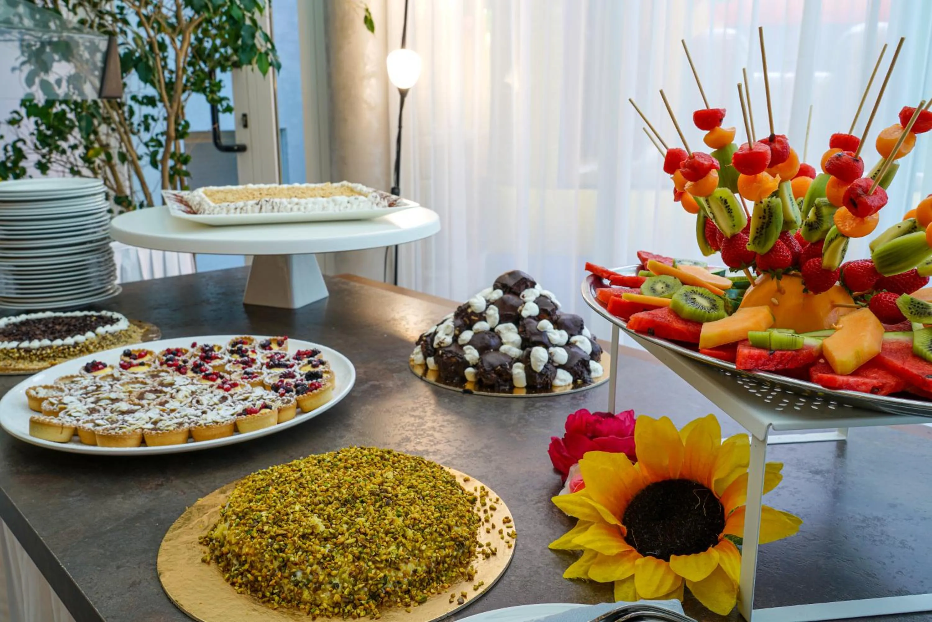 Restaurant/places to eat in Dasamo Hotel - Dada Hotels