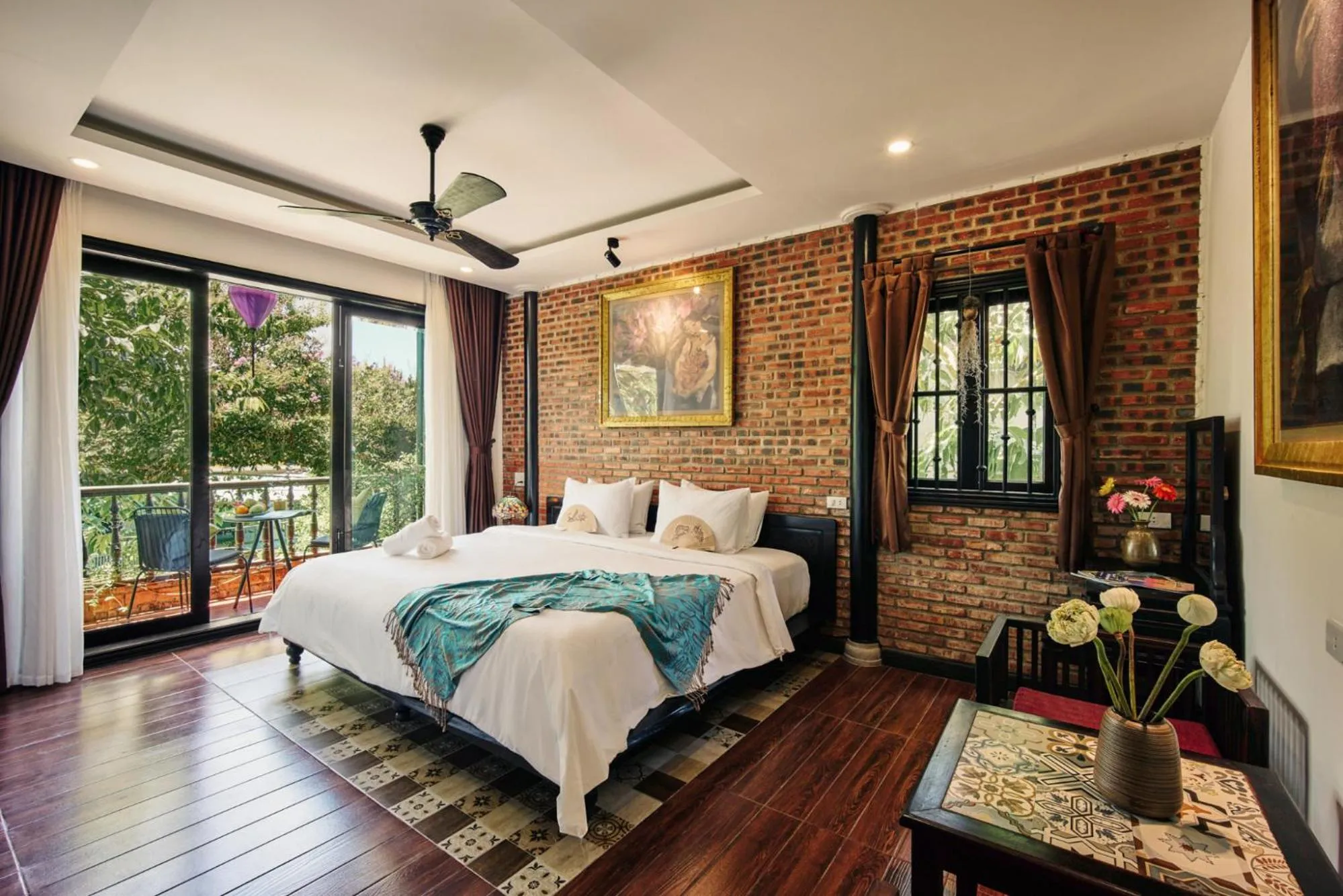 Bed in Art Museum Villa Hoi An