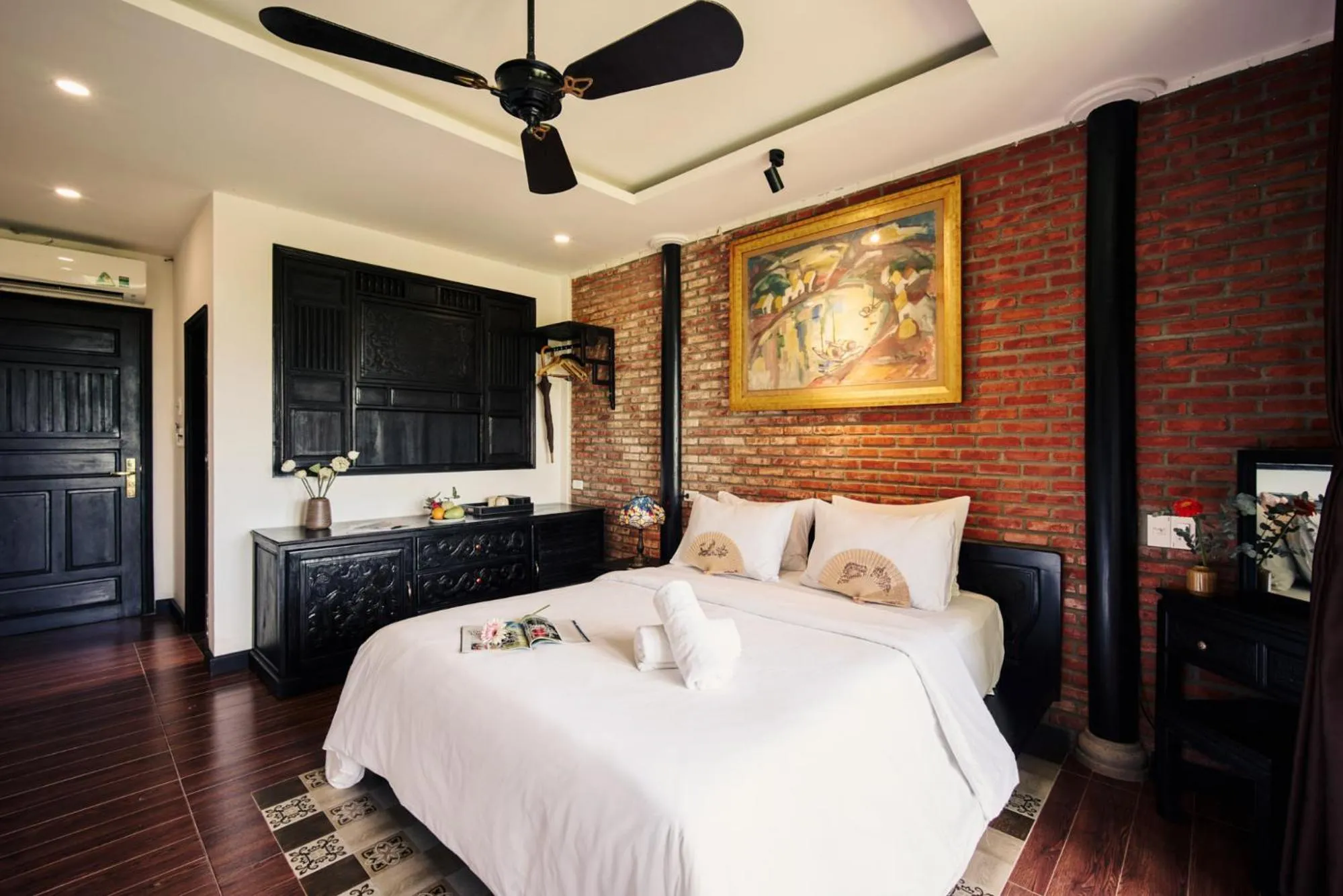 Bed in Art Museum Villa Hoi An