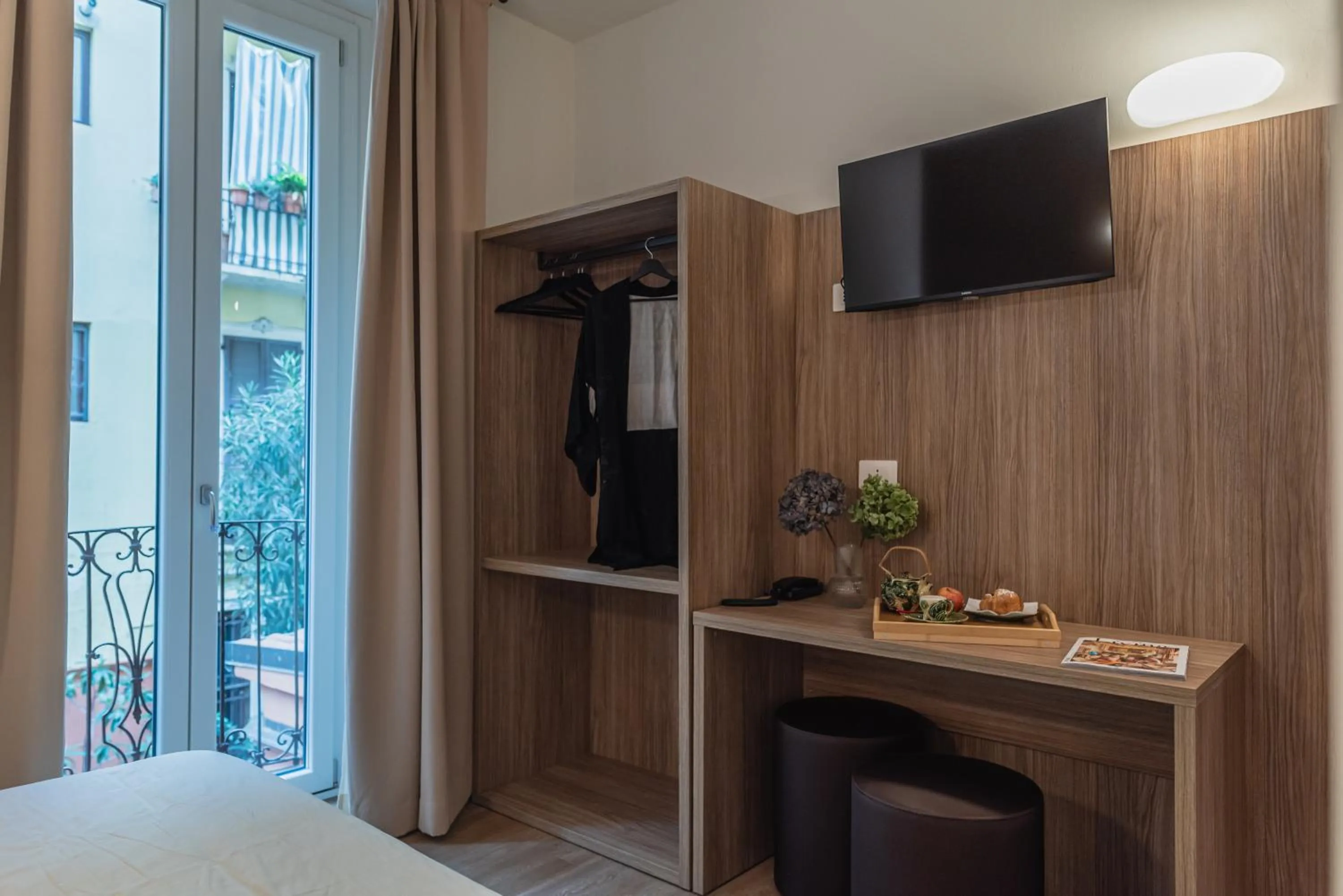 Balcony/Terrace, Bed in Hotel Del Sole