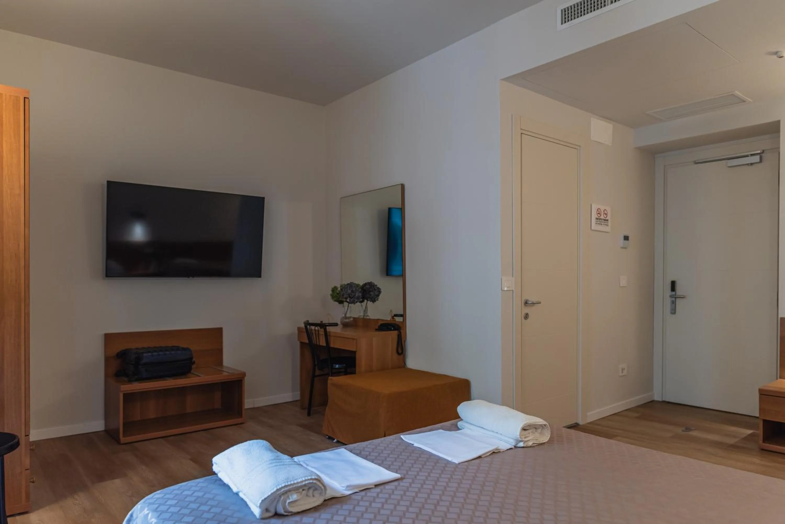 TV and multimedia, Bed in Hotel Del Sole