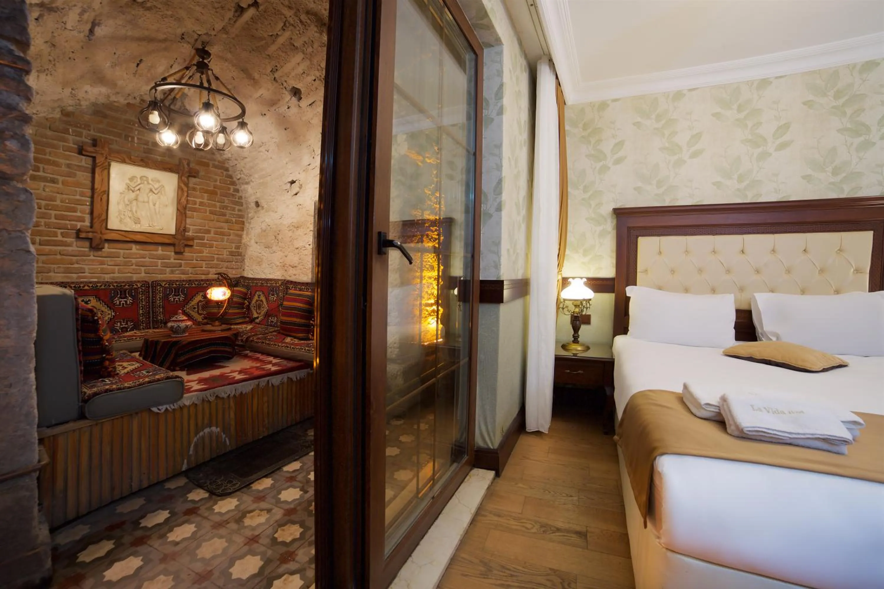 Patio, Bed in La Vida Old City Hotel