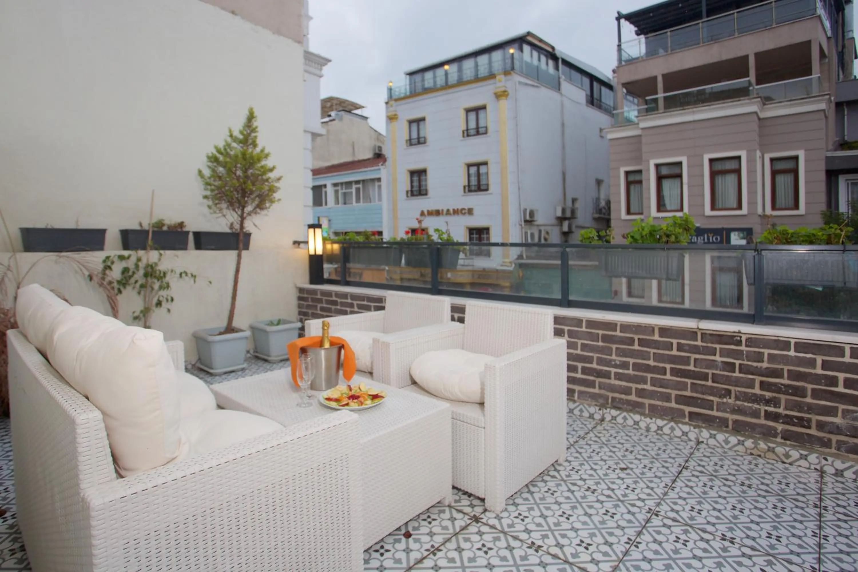 Day in La Vida Old City Hotel