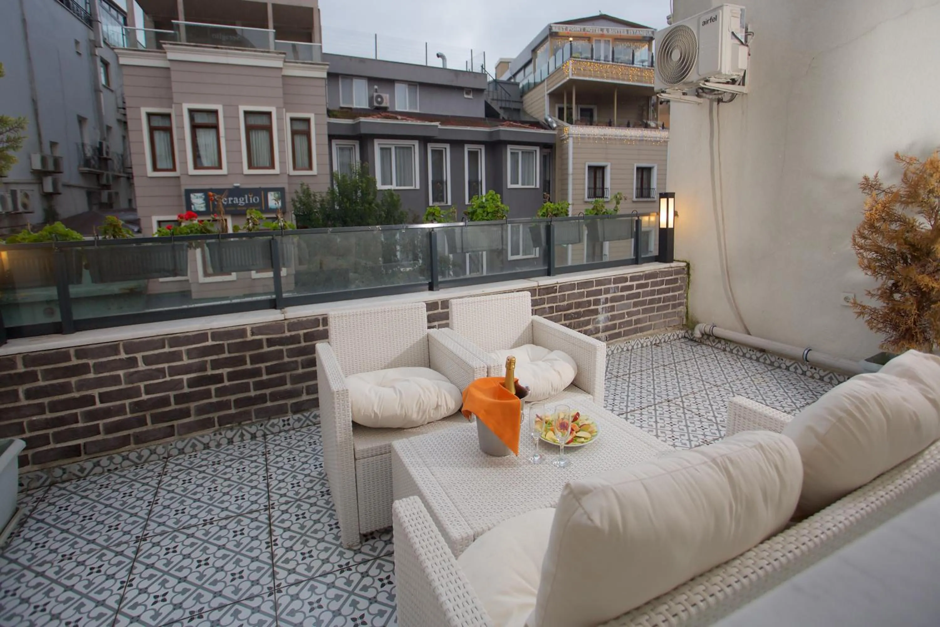 Day in La Vida Old City Hotel