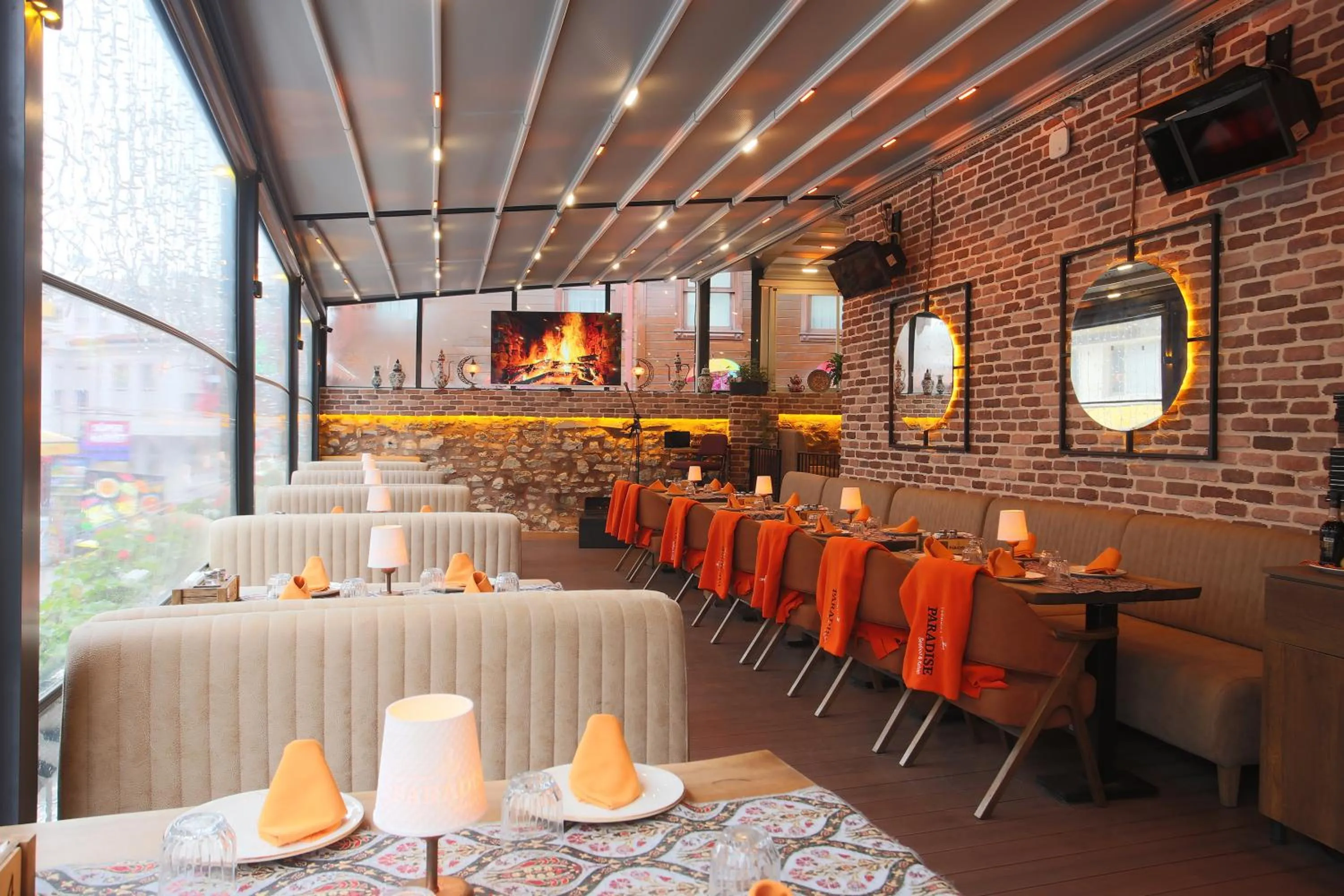 Restaurant/places to eat in La Vida Old City Hotel