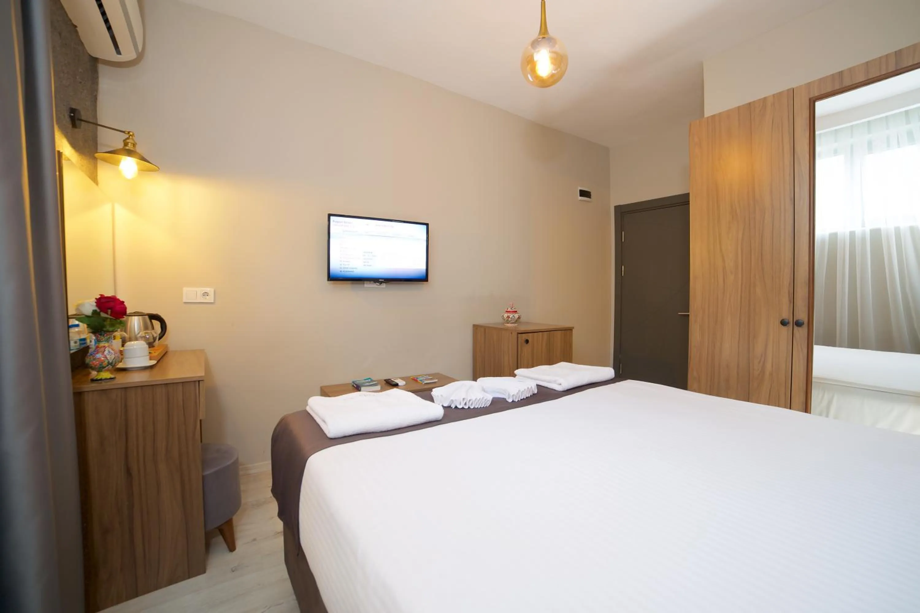 Bed in La Vida Old City Hotel