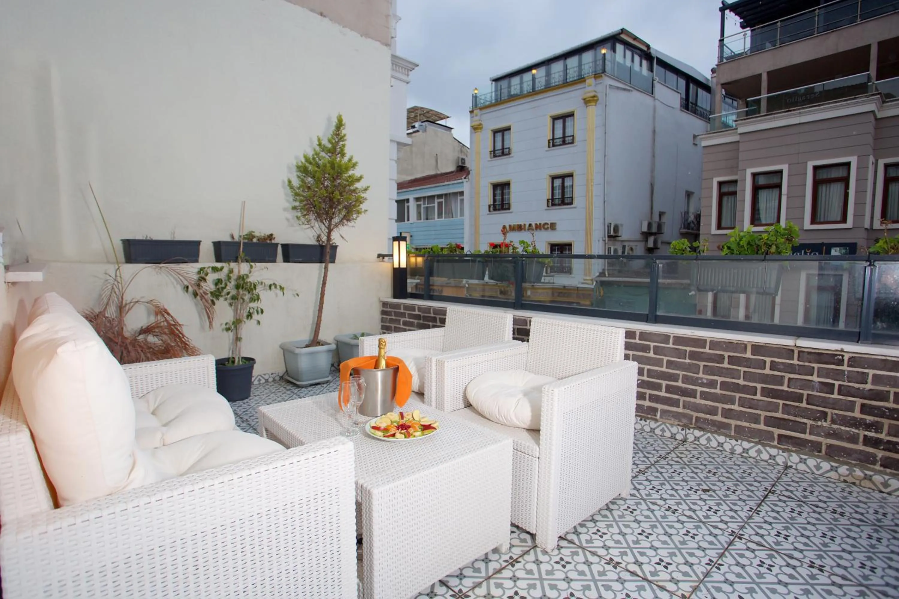 Day in La Vida Old City Hotel