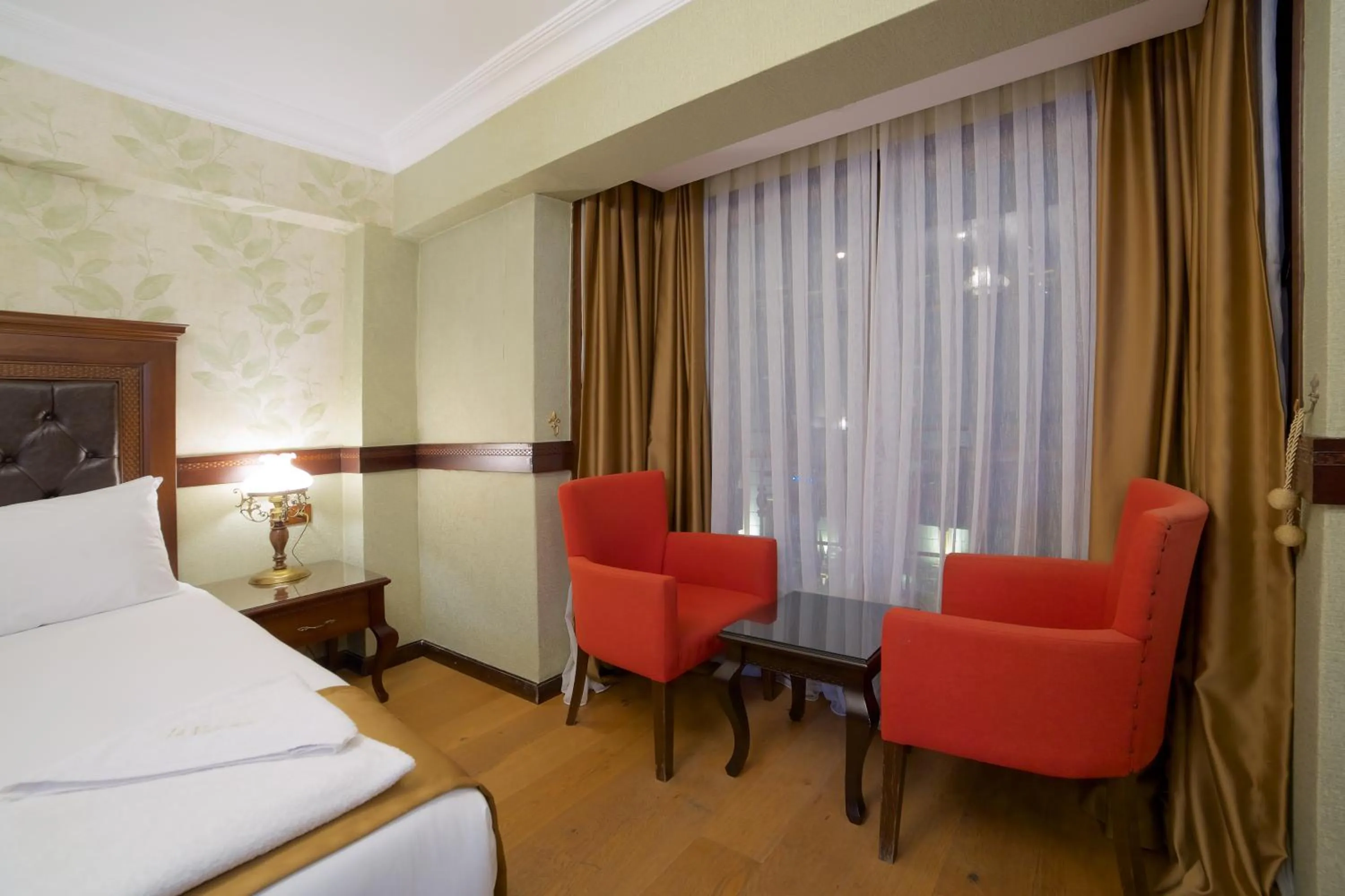 Bed in La Vida Old City Hotel