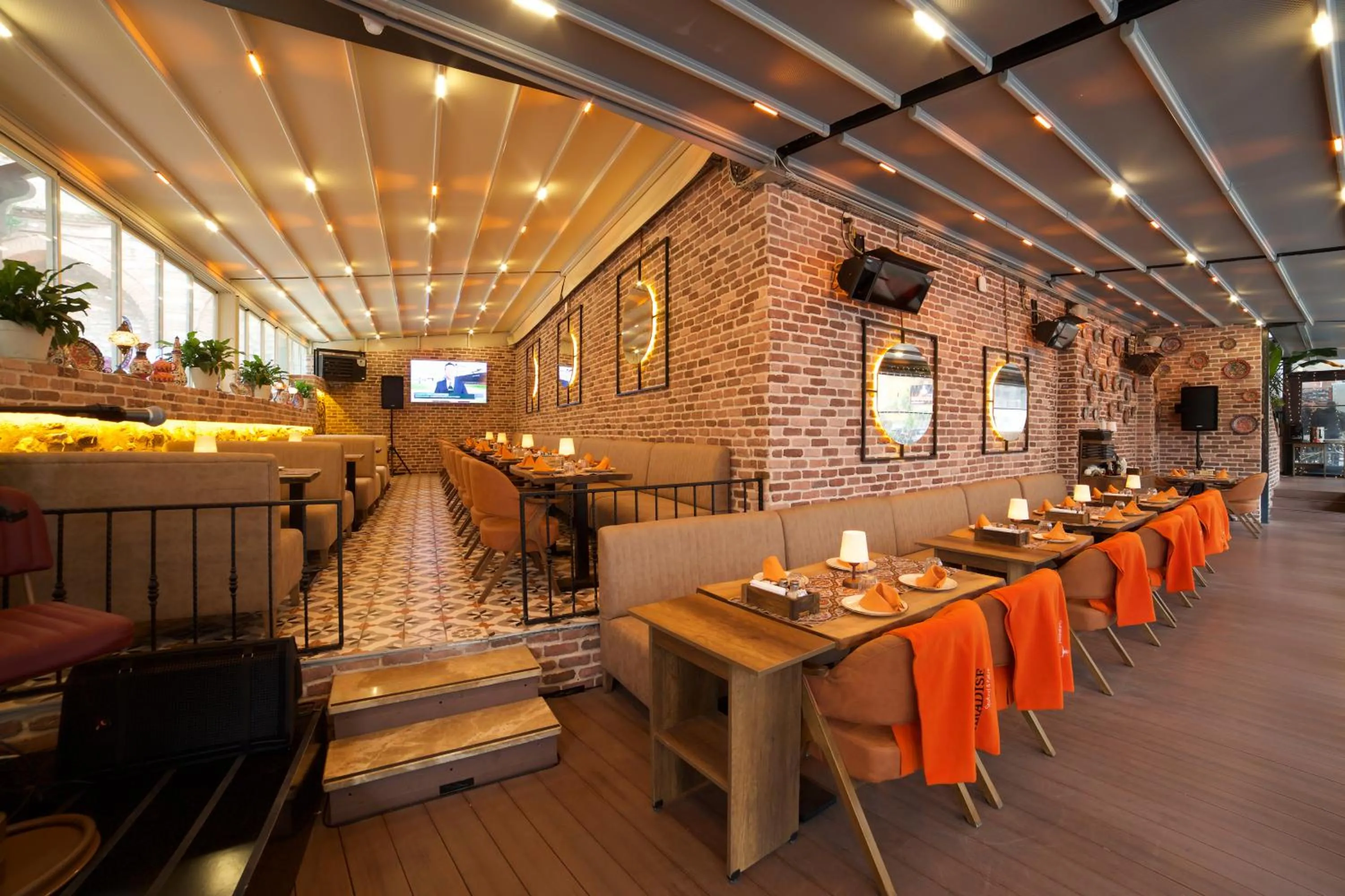 Restaurant/places to eat in La Vida Old City Hotel