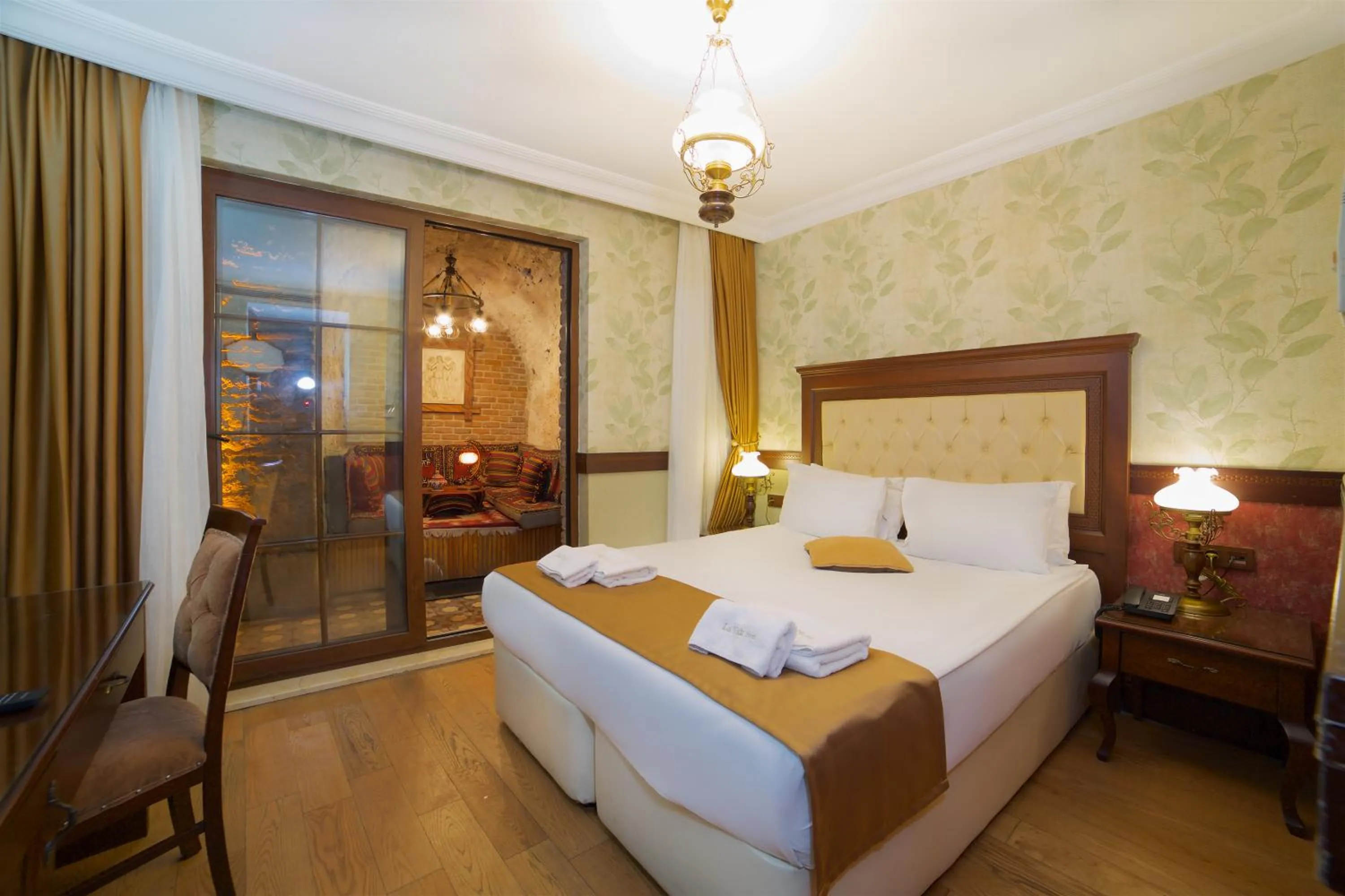 Bed in La Vida Old City Hotel