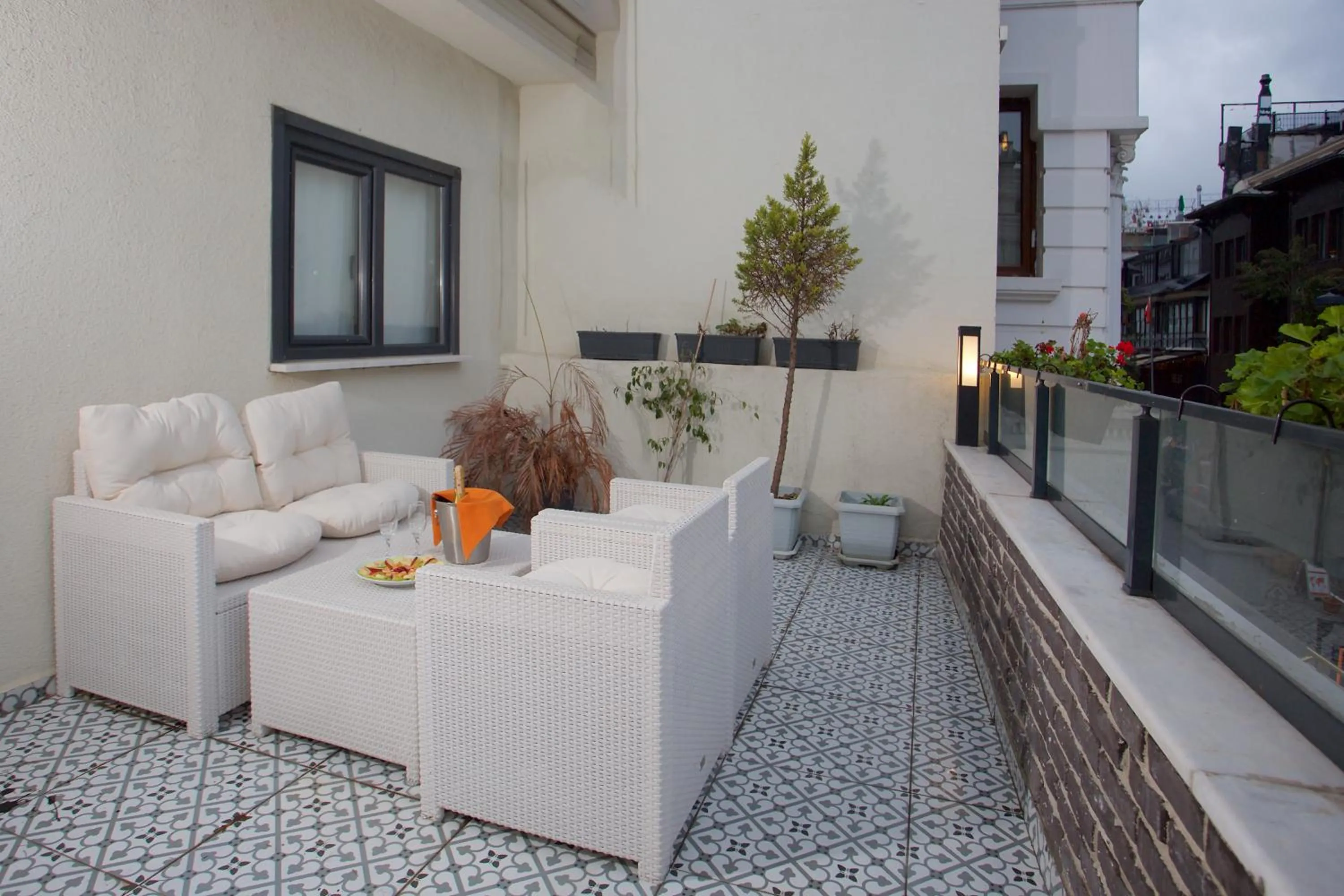 Day in La Vida Old City Hotel